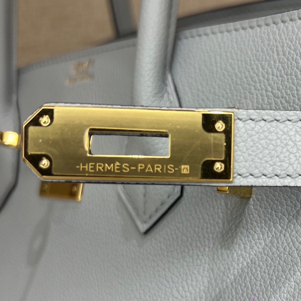 Hermès Model: Shoulder 29 Color: Glacier Blue with Gold Hardware Dimensions: 29cm x 16cm x 13.5cm