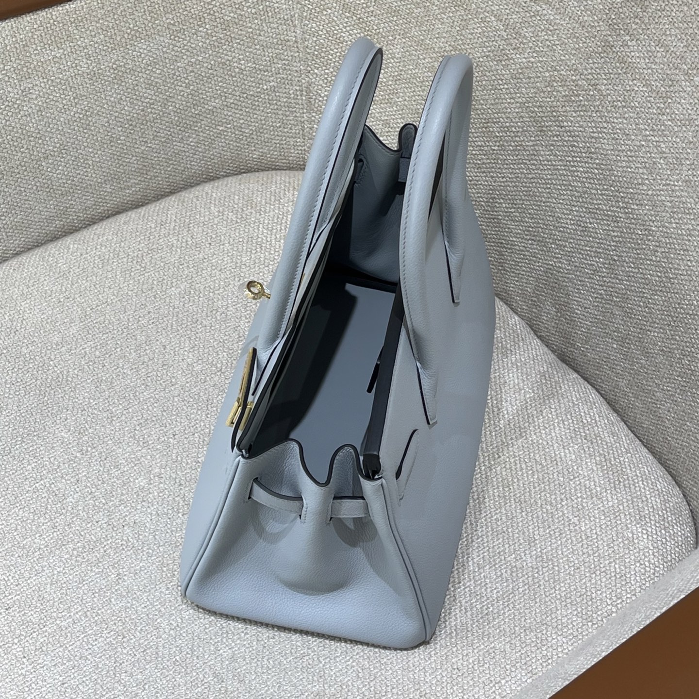 Hermès Model: Shoulder 29 Color: Glacier Blue with Gold Hardware Dimensions: 29cm x 16cm x 13.5cm