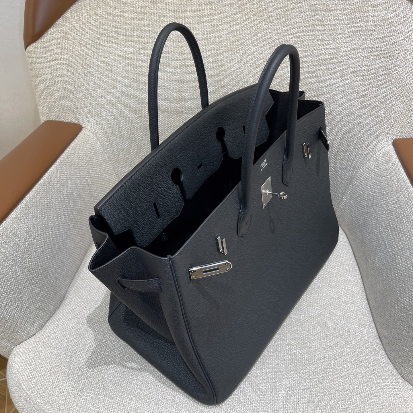 Hermès Model: Birkin 40 Color: Black with Silver Hardware Dimensions: 40cm x 30cm x 21cm