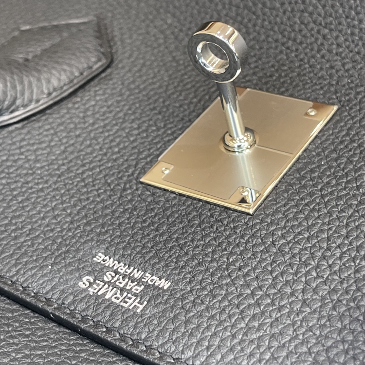 Hermès Model: Birkin 40 Color: Black with Silver Hardware Dimensions: 40cm x 30cm x 21cm