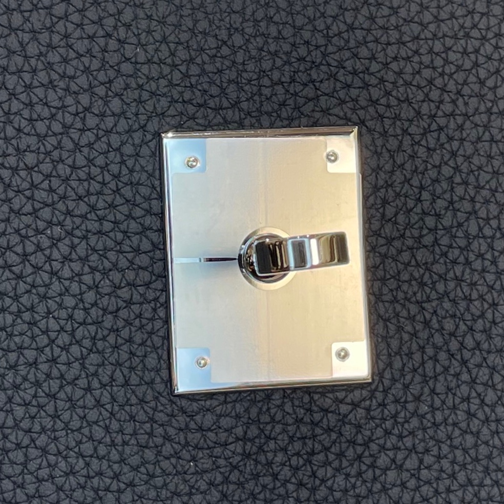 Hermès Model: Birkin 40 Color: Black with Silver Hardware Dimensions: 40cm x 30cm x 21cm