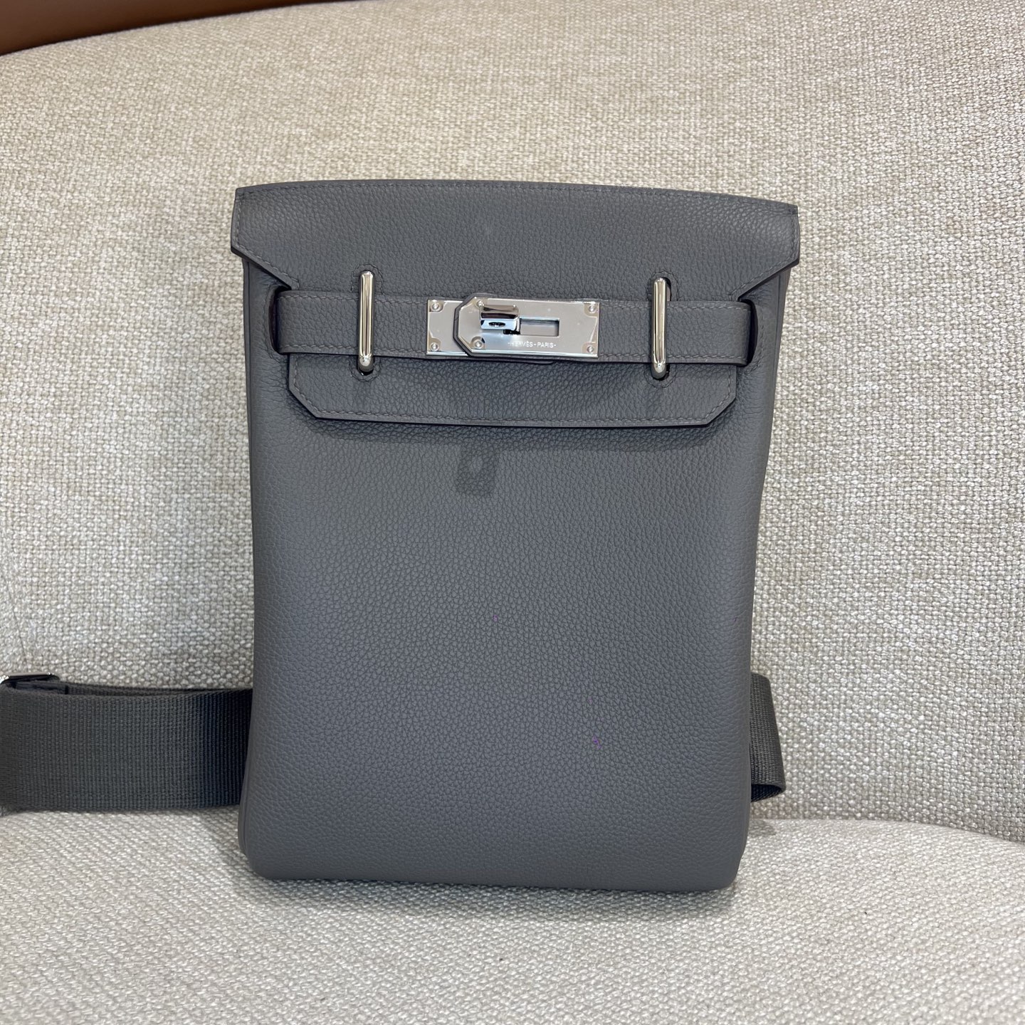 Hermès Model: HAC dos Color: Pewter Gray with Silver Buckle Dimensions: 18*28*8 cm