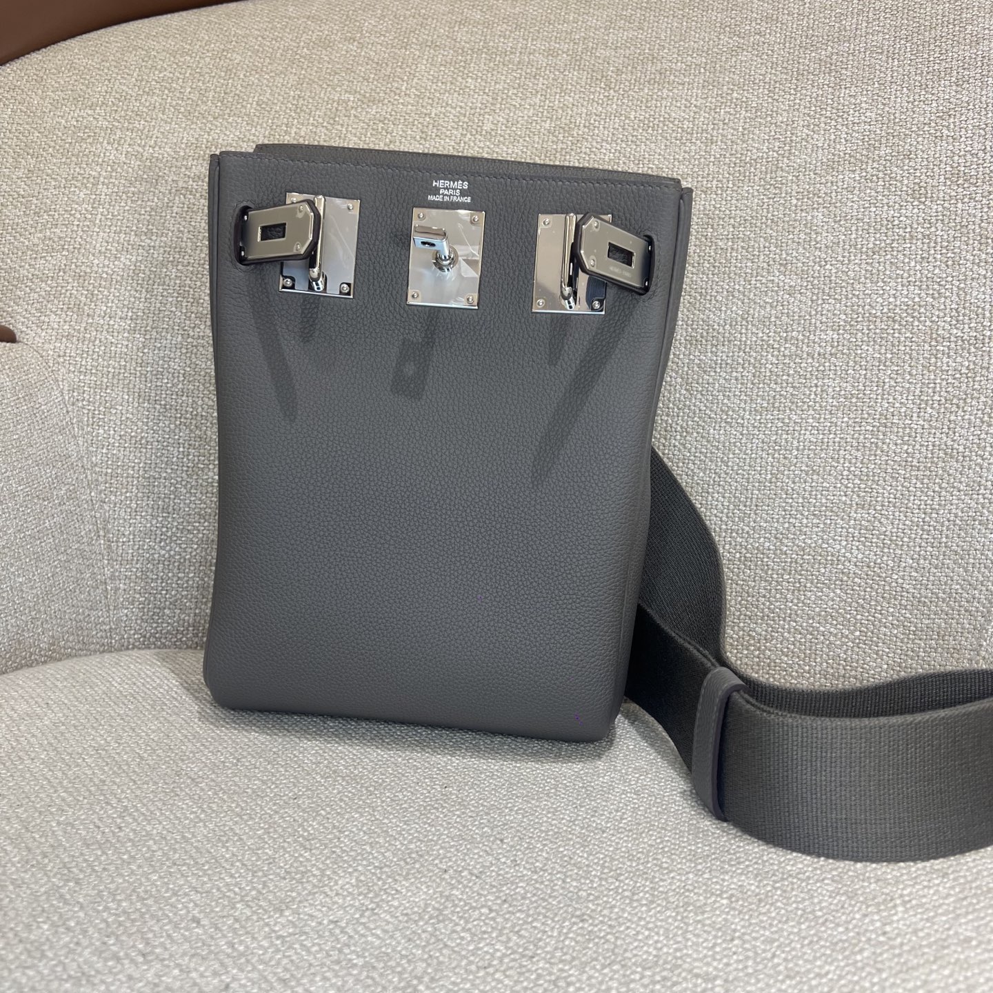 Hermès Model: HAC dos Color: Pewter Gray with Silver Buckle Dimensions: 18*28*8 cm