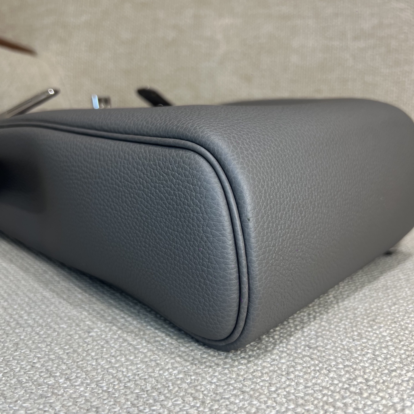 Hermès Model: HAC dos Color: Pewter Gray with Silver Buckle Dimensions: 18*28*8 cm