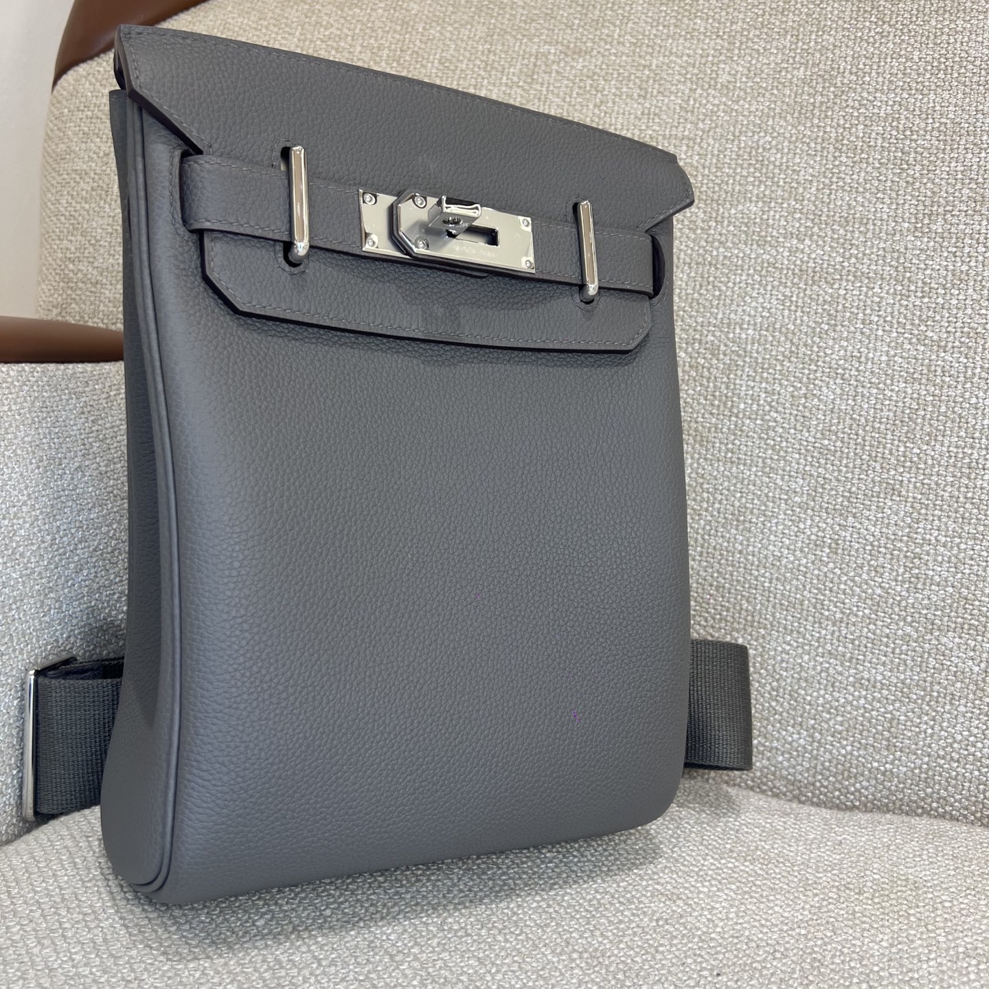 Hermès Model: HAC dos Color: Pewter Gray with Silver Buckle Dimensions: 18*28*8 cm