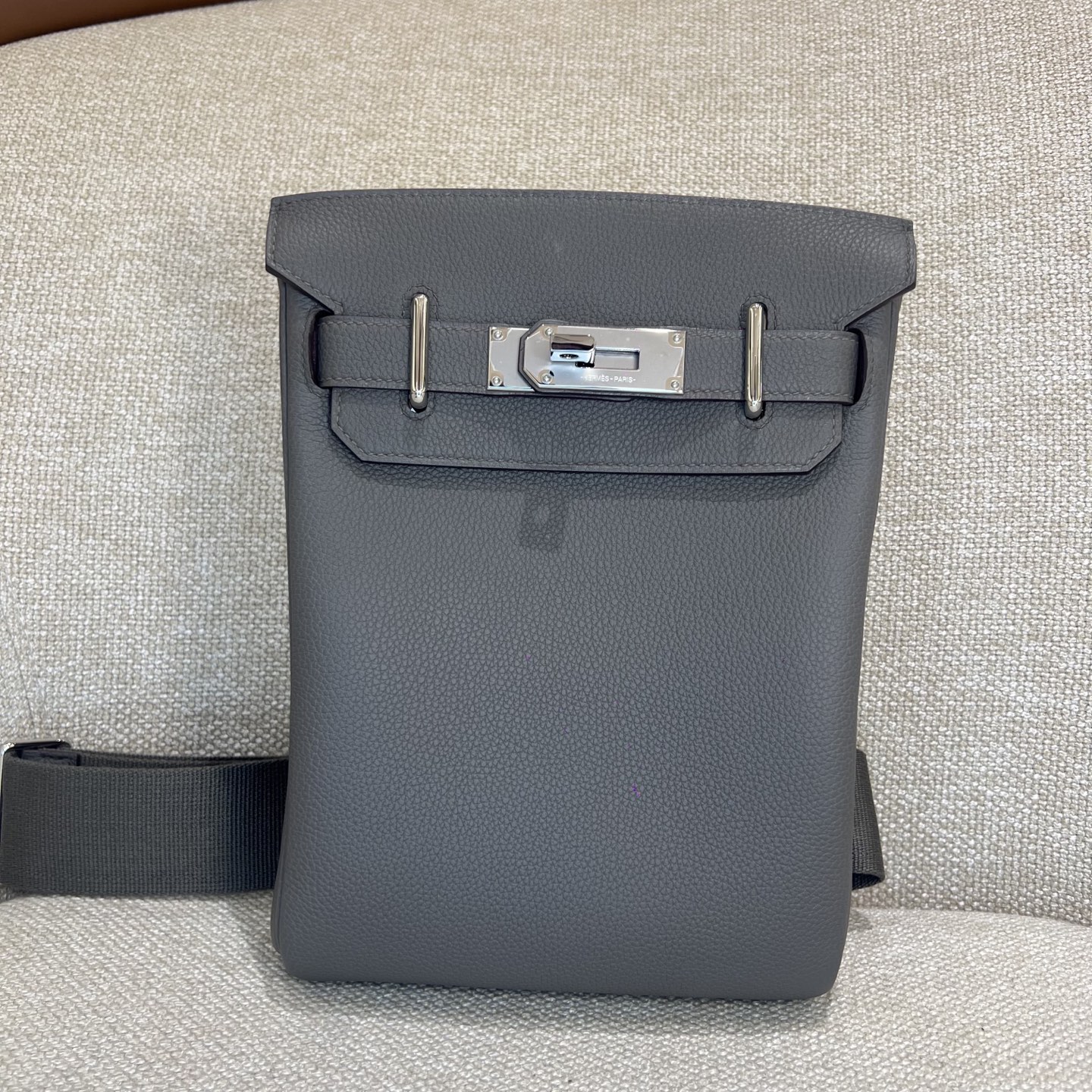 Hermès Model: HAC dos Color: Pewter Gray with Silver Buckle Dimensions: 18*28*8 cm
