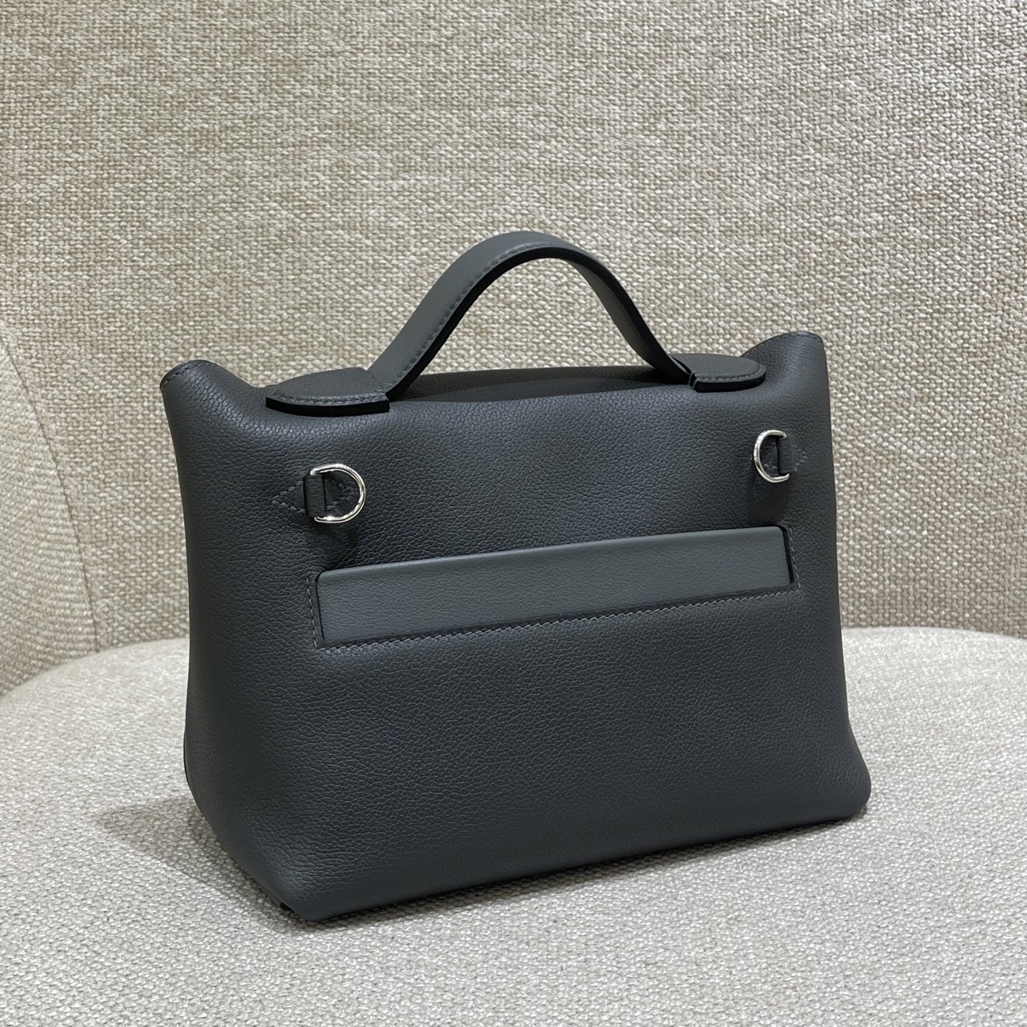 Hermès Model: Kelly 2424 mini Color: Slate Gray with Silver Hardware Dimensions: 21cm x 16cm x 12cm