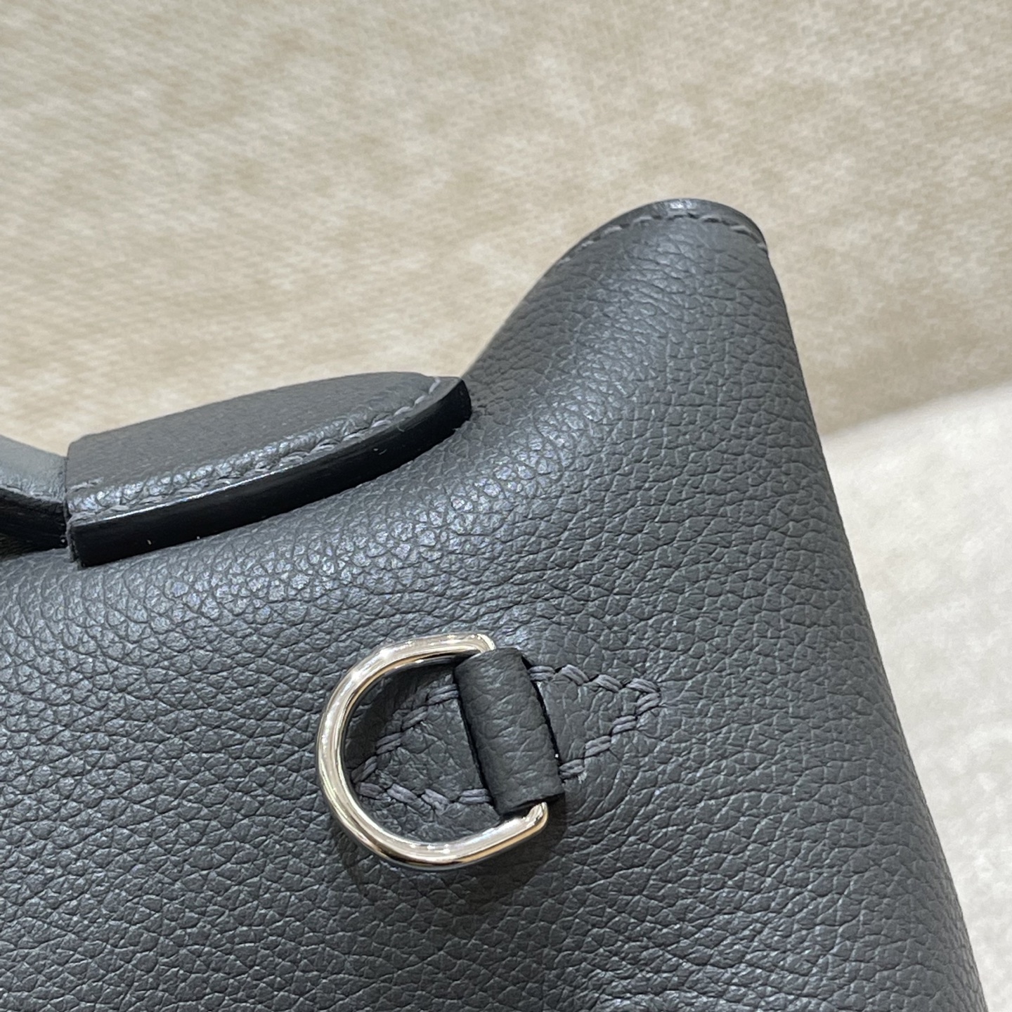 Hermès Model: Kelly 2424 mini Color: Slate Gray with Silver Hardware Dimensions: 21cm x 16cm x 12cm