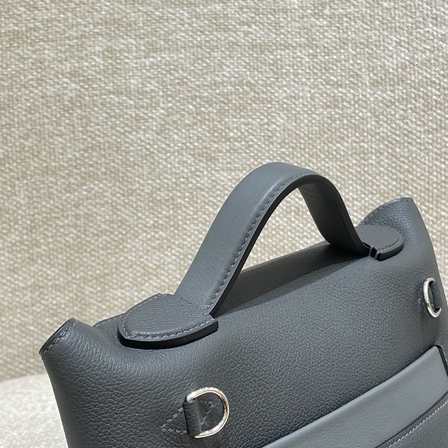 Hermès Model: Kelly 2424 mini Color: Slate Gray with Silver Hardware Dimensions: 21cm x 16cm x 12cm