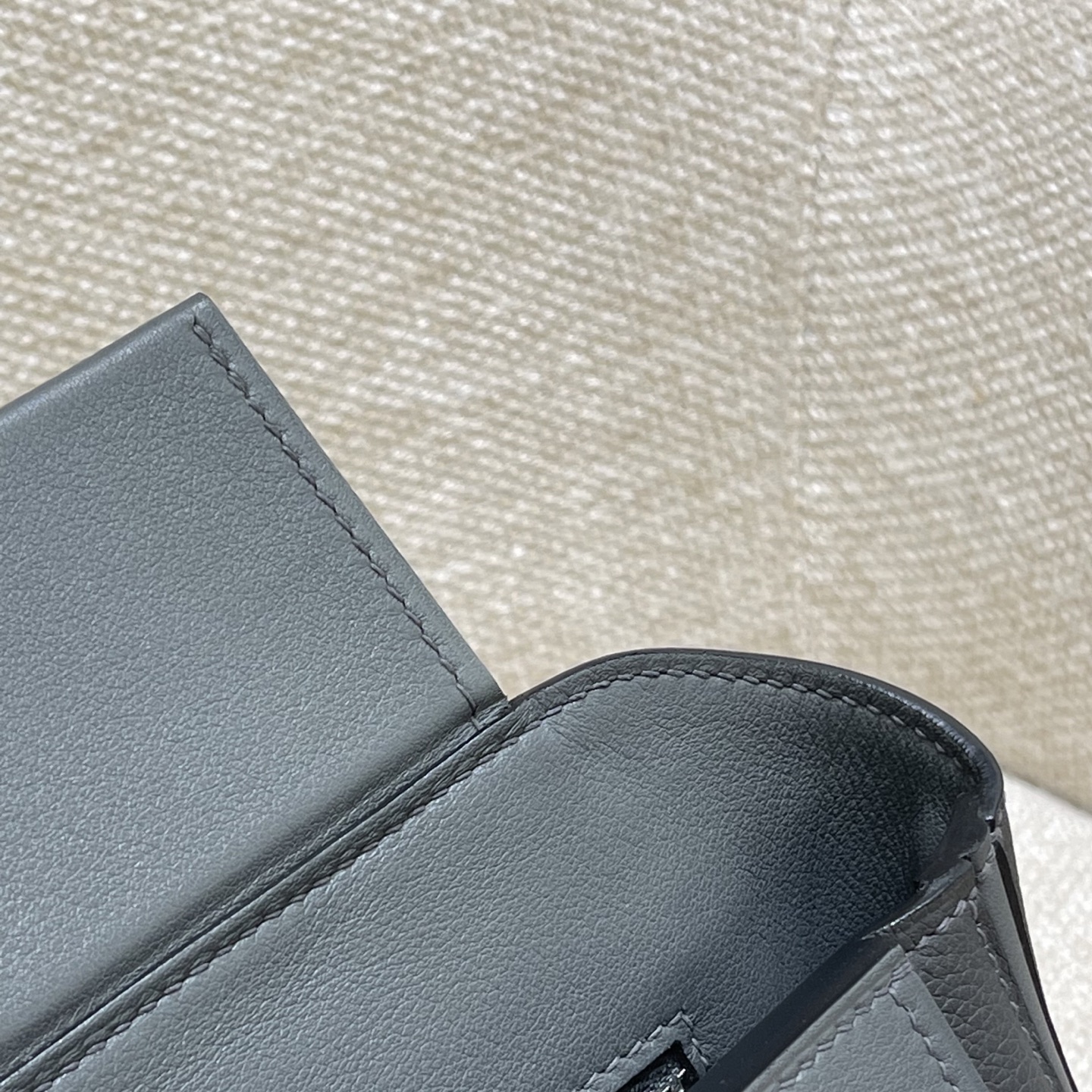 Hermès Model: Kelly 2424 mini Color: Slate Gray with Silver Hardware Dimensions: 21cm x 16cm x 12cm