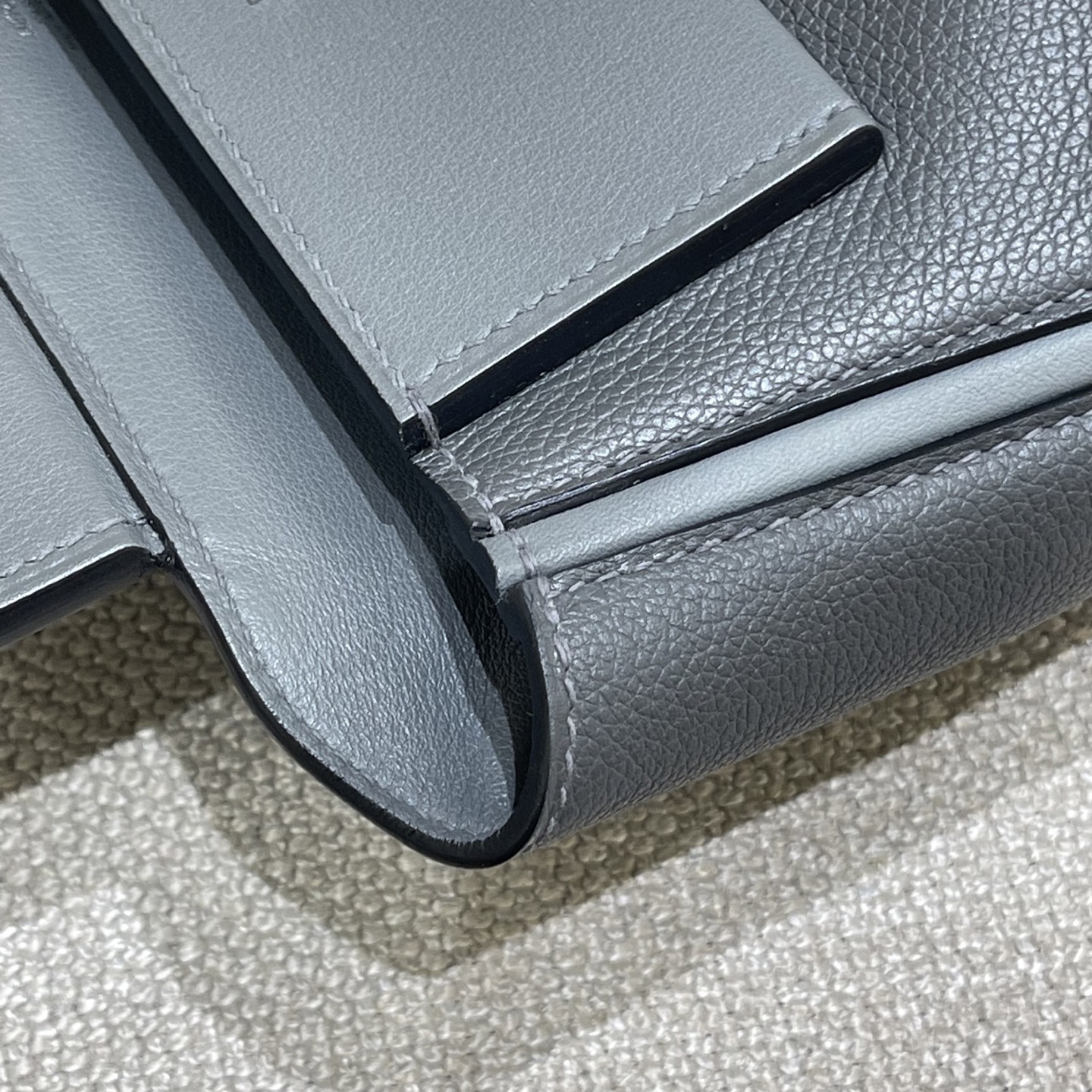 Hermès Model: Kelly 2424 mini Color: Slate Gray with Silver Hardware Dimensions: 21cm x 16cm x 12cm