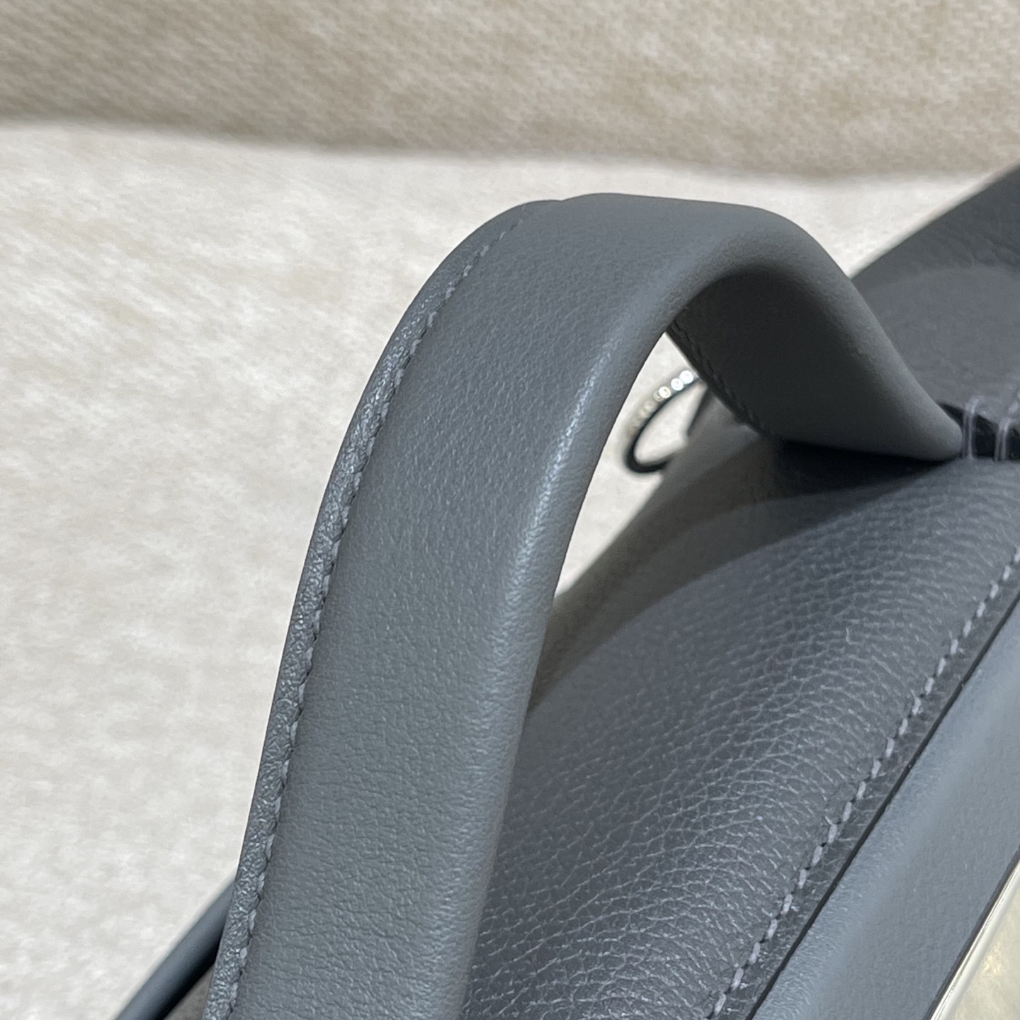 Hermès Model: Kelly 2424 mini Color: Slate Gray with Silver Hardware Dimensions: 21cm x 16cm x 12cm