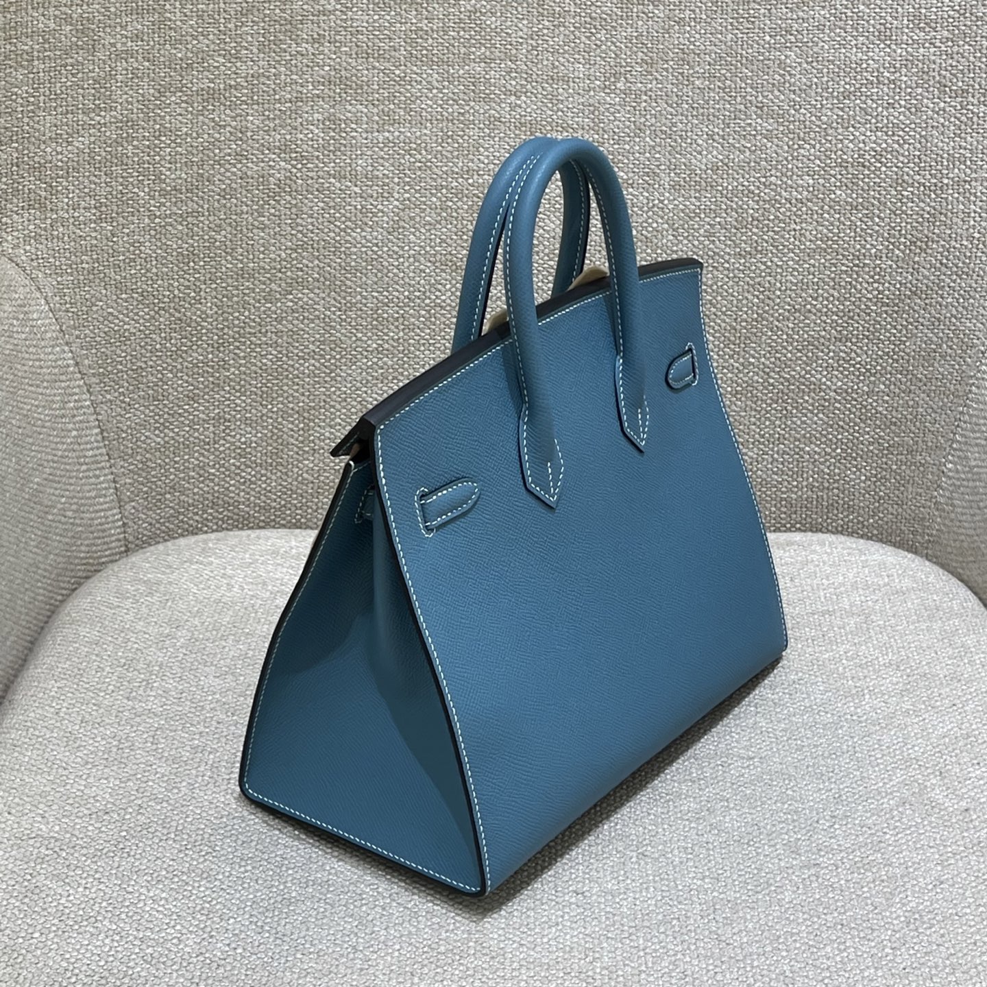 Hermès Model: Birkin 25 Color: Denim Blue with Gold Hardware Dimensions: 25cm x 20cm x 13cm