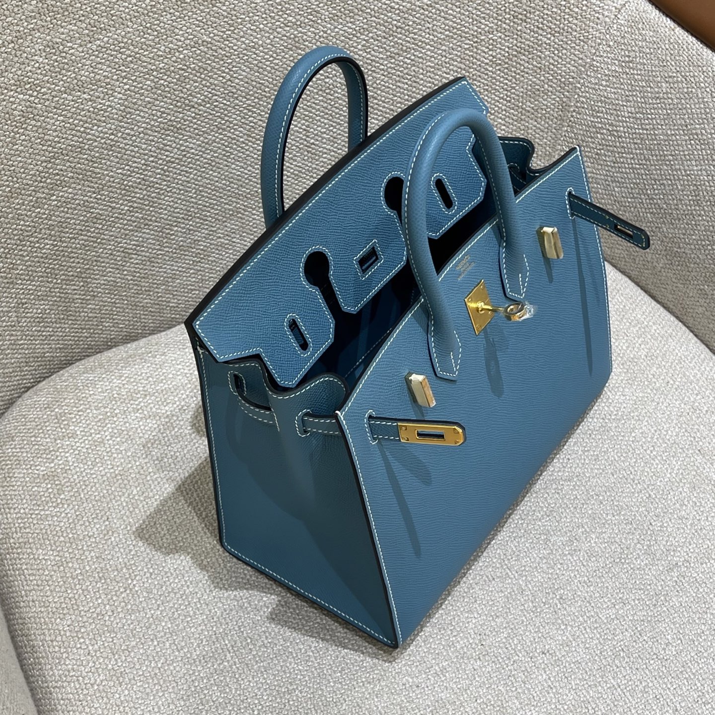 Hermès Model: Birkin 25 Color: Denim Blue with Gold Hardware Dimensions: 25cm x 20cm x 13cm