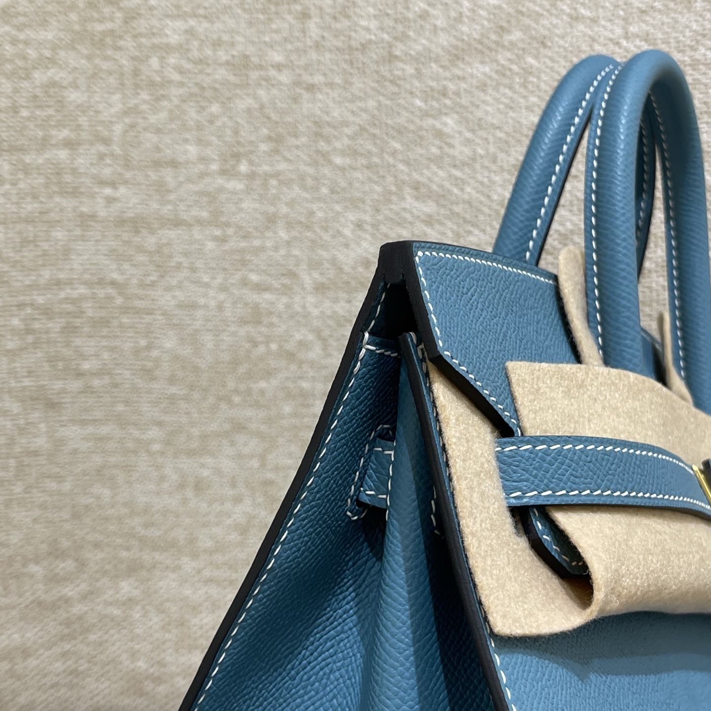 Hermès Model: Birkin 25 Color: Denim Blue with Gold Hardware Dimensions: 25cm x 20cm x 13cm