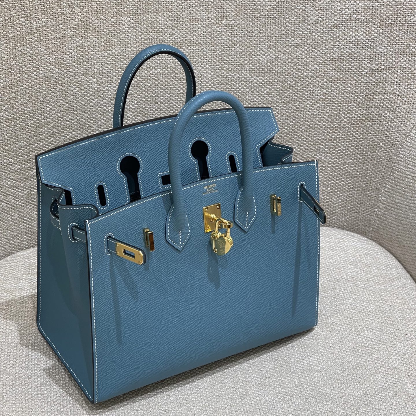 Hermès Model: Birkin 25 Color: Denim Blue with Gold Hardware Dimensions: 25cm x 20cm x 13cm