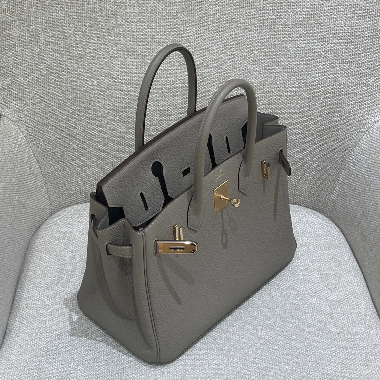 Hermès Model: Birkin 30 Color: M8 Asphalt Gray with Rose Gold Buckle Dimensions: 30cm x 22cm x 16cm