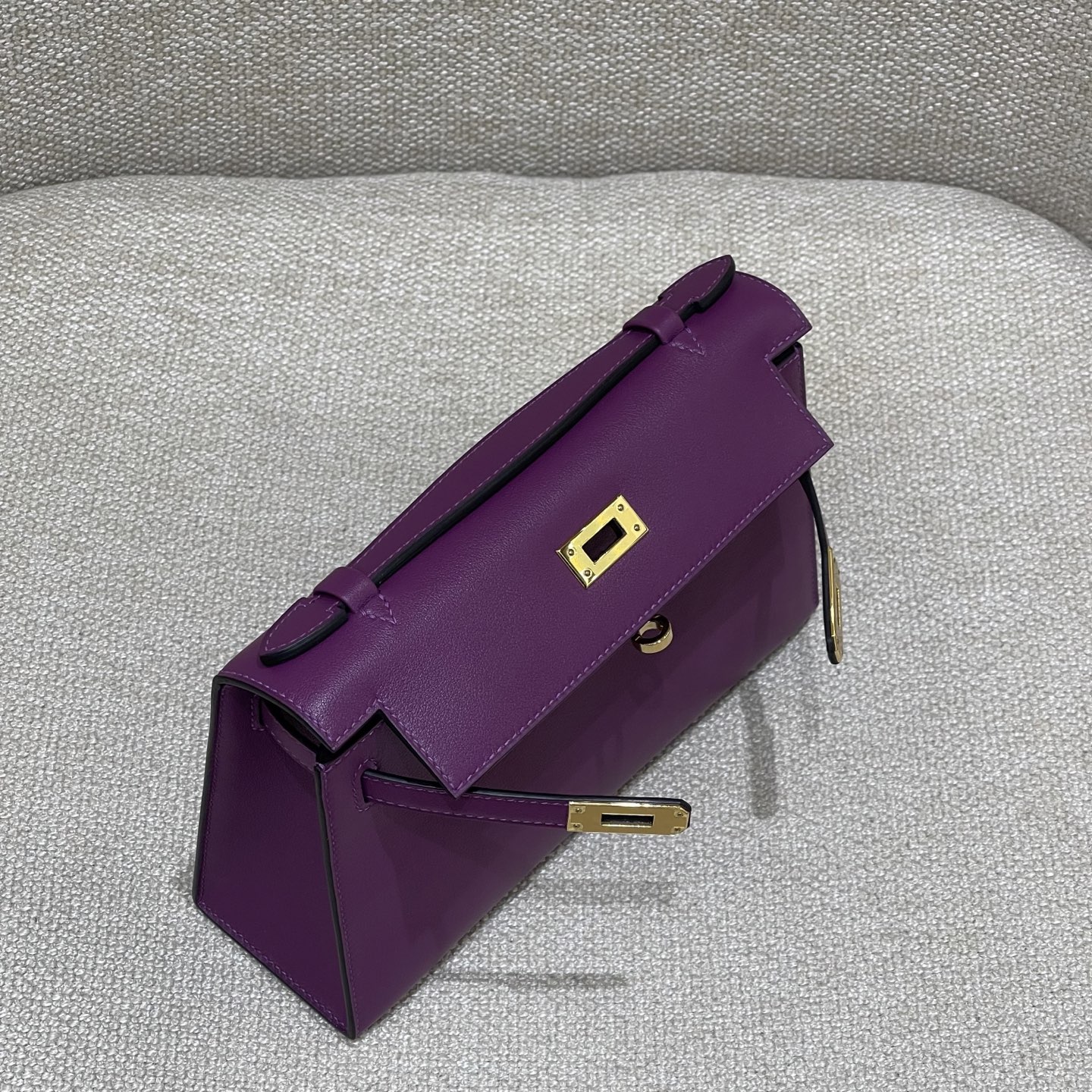 Hermès Model: Kelly Mini First Generation Color: Anemone Purple with Gold Hardware Dimensions: 22cm x 14cm x 7cm