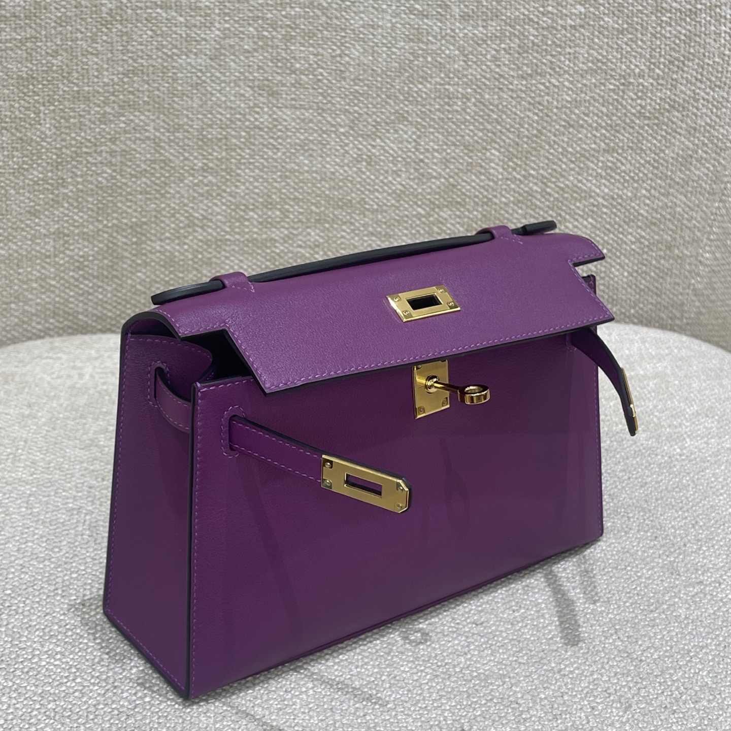 Hermès Model: Kelly Mini First Generation Color: Anemone Purple with Gold Hardware Dimensions: 22cm x 14cm x 7cm
