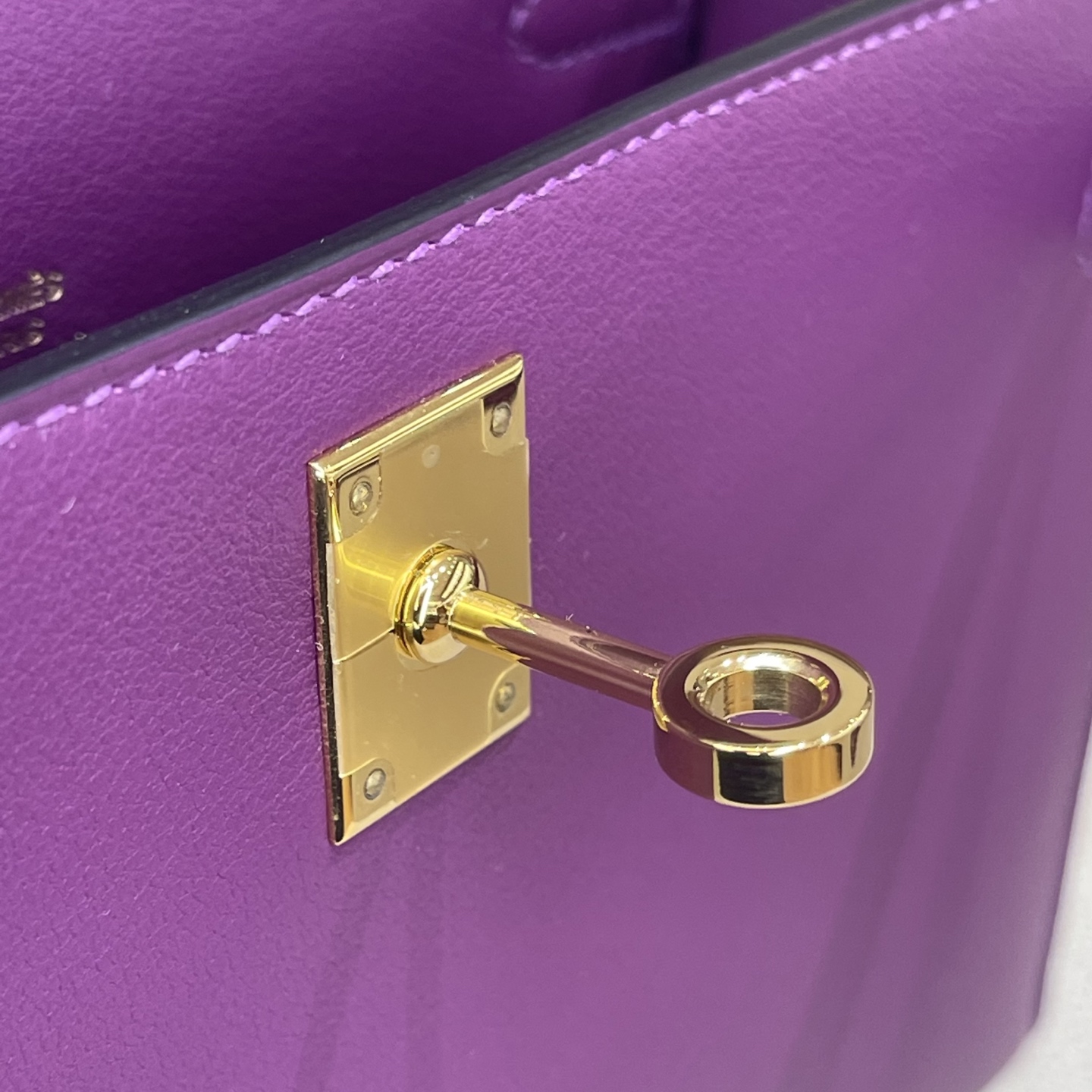 Hermès Model: Kelly Mini First Generation Color: Anemone Purple with Gold Hardware Dimensions: 22cm x 14cm x 7cm