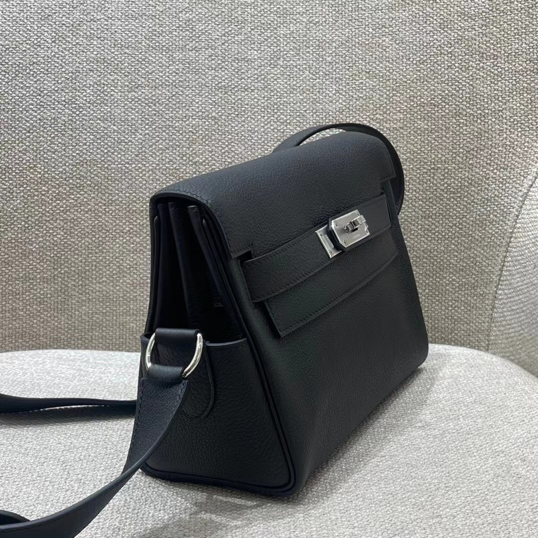 Hermès Model: Kelly Mini Messenger Color: Black with Silver Hardware Dimensions: 24*19*11cm