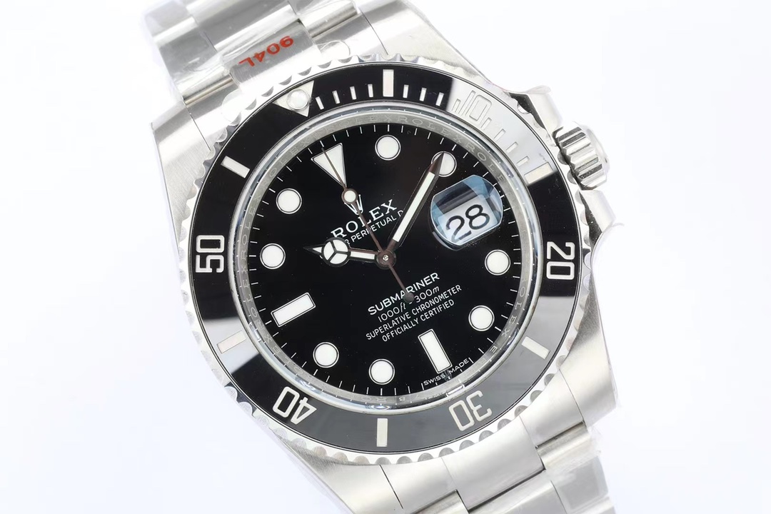 Rolex Submariner 40mm EW Factory V2 Version｜Caliber 3135 Integrated Movement (Blue Hairspring) 12.5mm Thickness Emerald Green Ceramic Bezel Sapphire Crystal Swiss Ice-Blue Luminous Solid Center Axis Instant Date Jump Date Reverse Jump Function