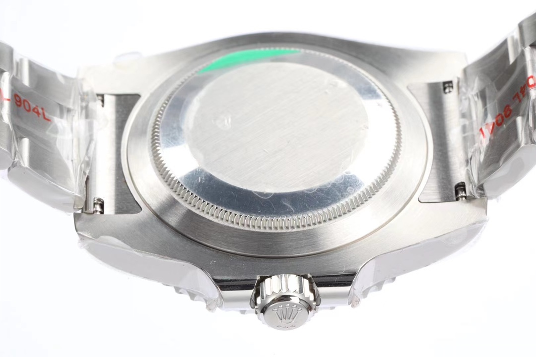 Rolex Submariner 40mm EW Factory V2 Version｜Caliber 3135 Integrated Movement (Blue Hairspring) 12.5mm Thickness Emerald Green Ceramic Bezel Sapphire Crystal Swiss Ice-Blue Luminous Solid Center Axis Instant Date Jump Date Reverse Jump Function