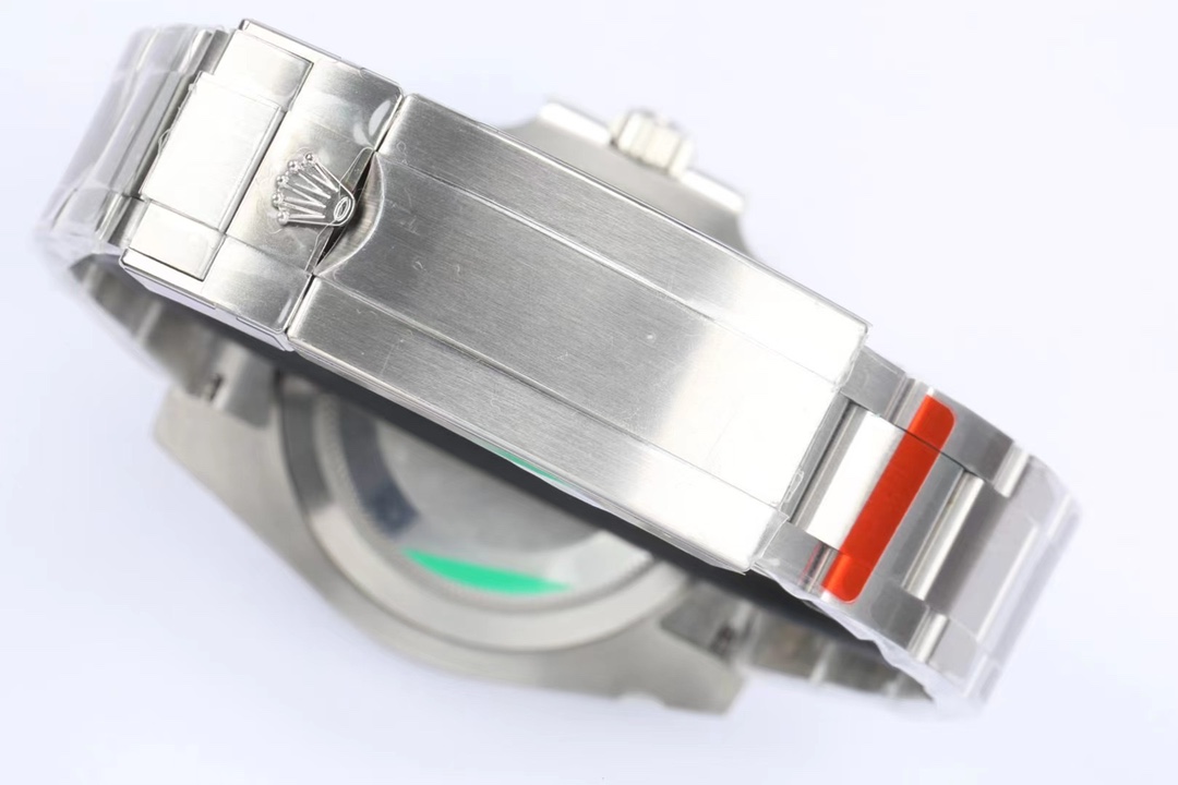 Rolex Submariner 40mm EW Factory V2 Version｜Caliber 3135 Integrated Movement (Blue Hairspring) 12.5mm Thickness Emerald Green Ceramic Bezel Sapphire Crystal Swiss Ice-Blue Luminous Solid Center Axis Instant Date Jump Date Reverse Jump Function