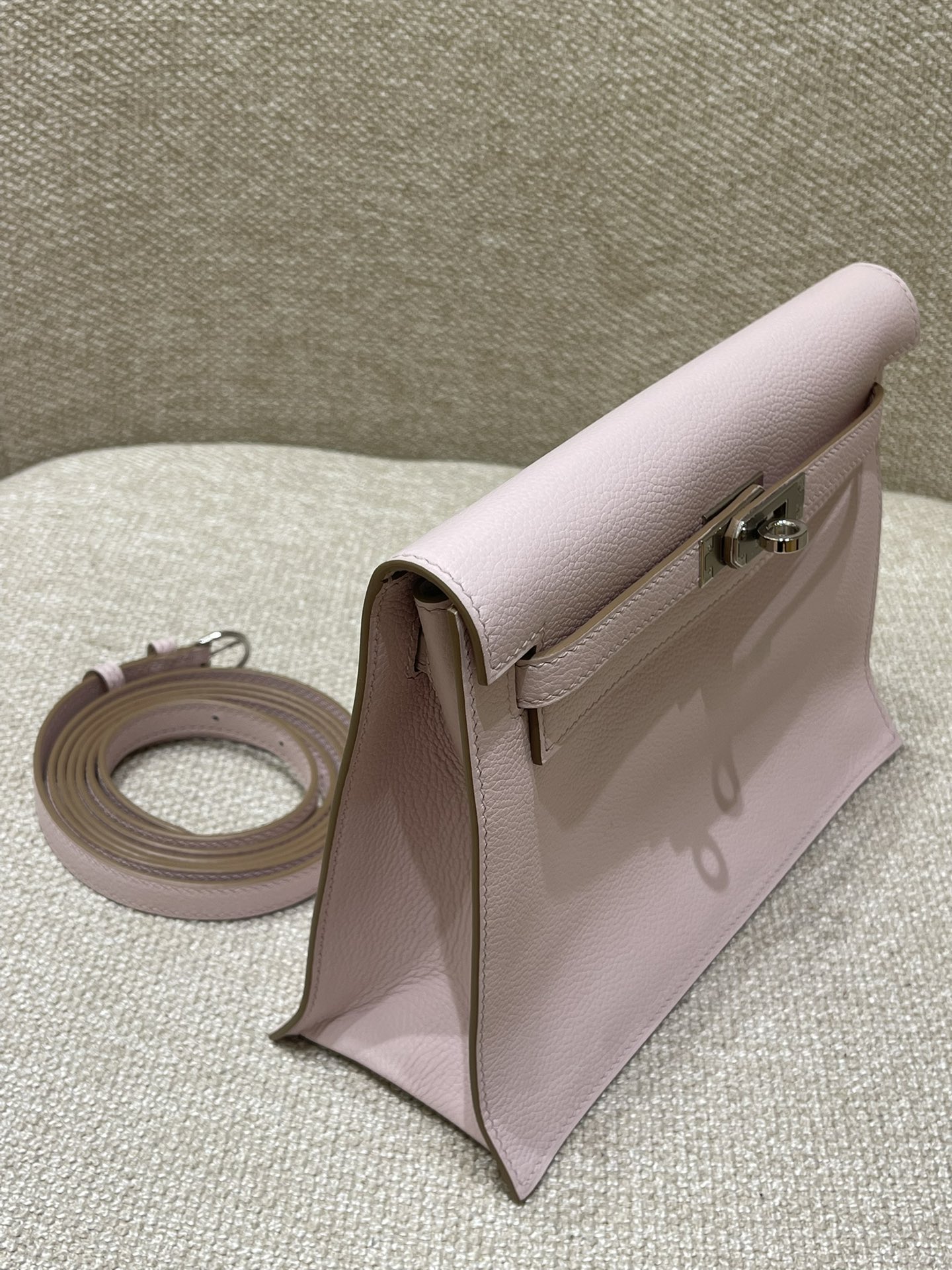 Hermès Model: Kelly Dance Color: Dreamy Purple with Silver Buckle Dimensions: 22*16*5 cm