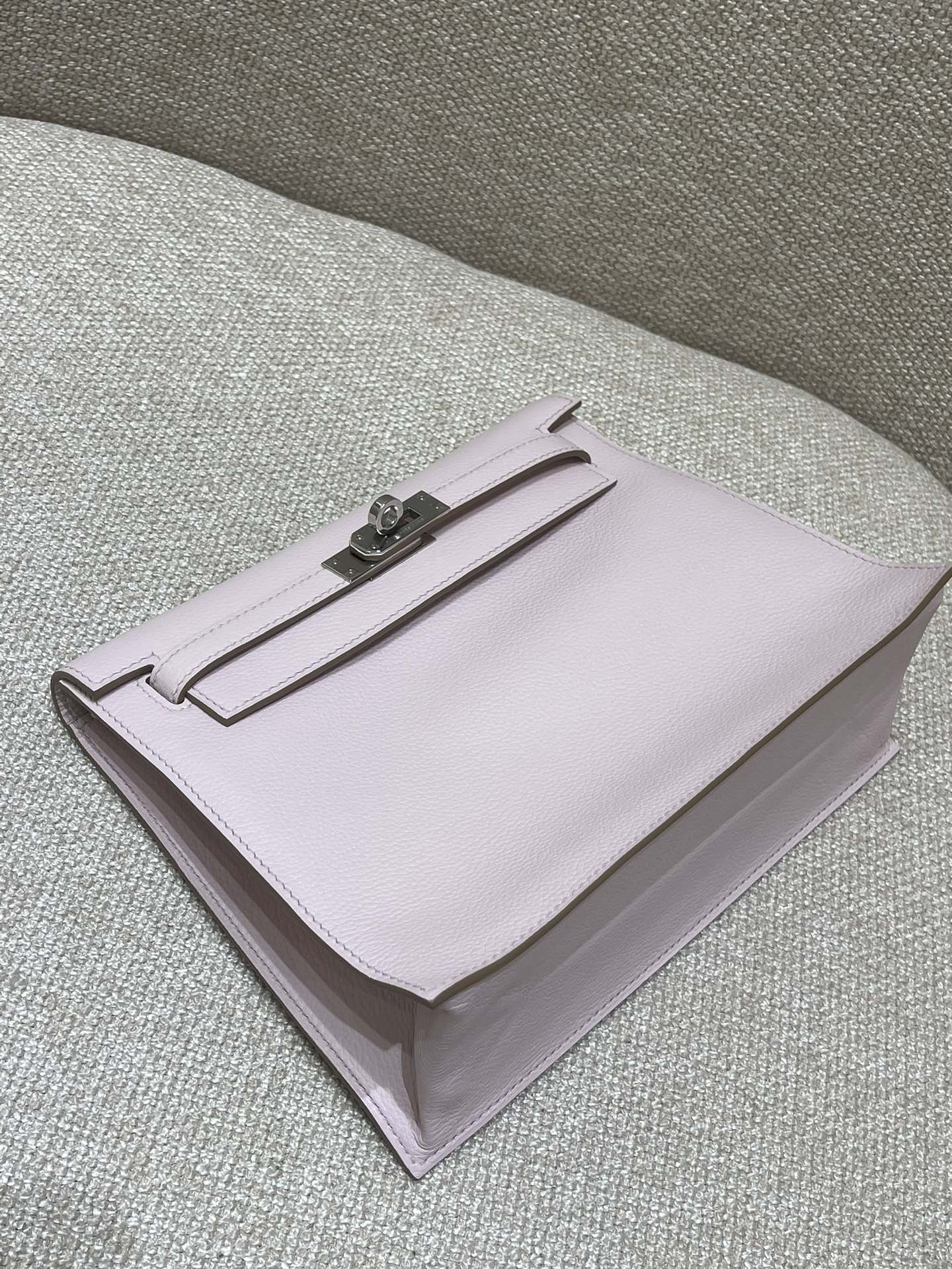 Hermès Model: Kelly Dance Color: Dreamy Purple with Silver Buckle Dimensions: 22*16*5 cm