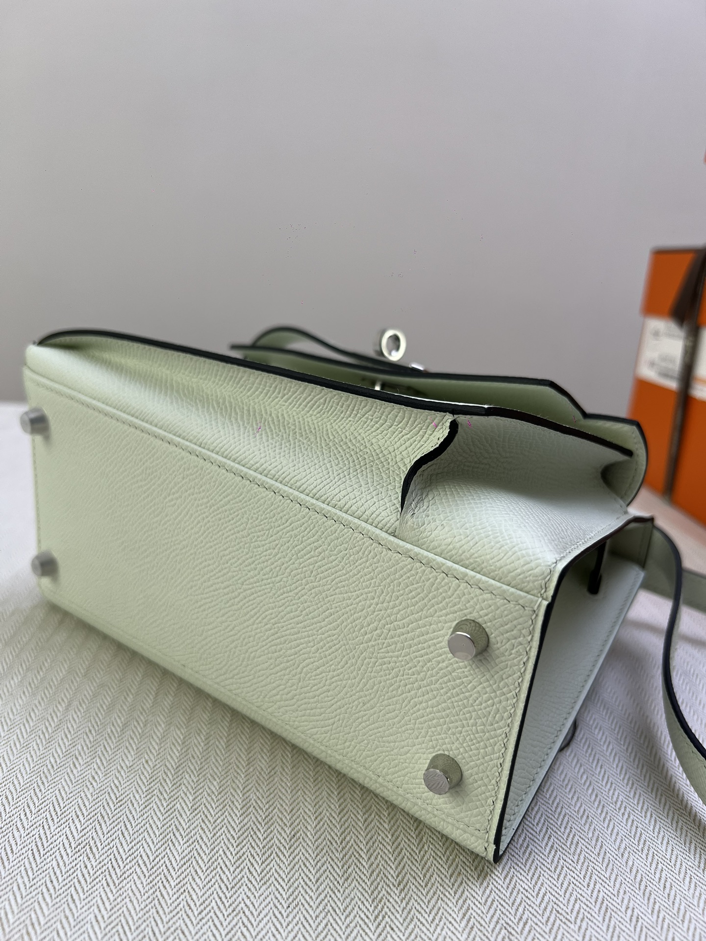 Hermès Model: Double-Faced Kelly Color: Elephant Gray with Silver Buckle Dimensions: 20*11.4*5.58cm 