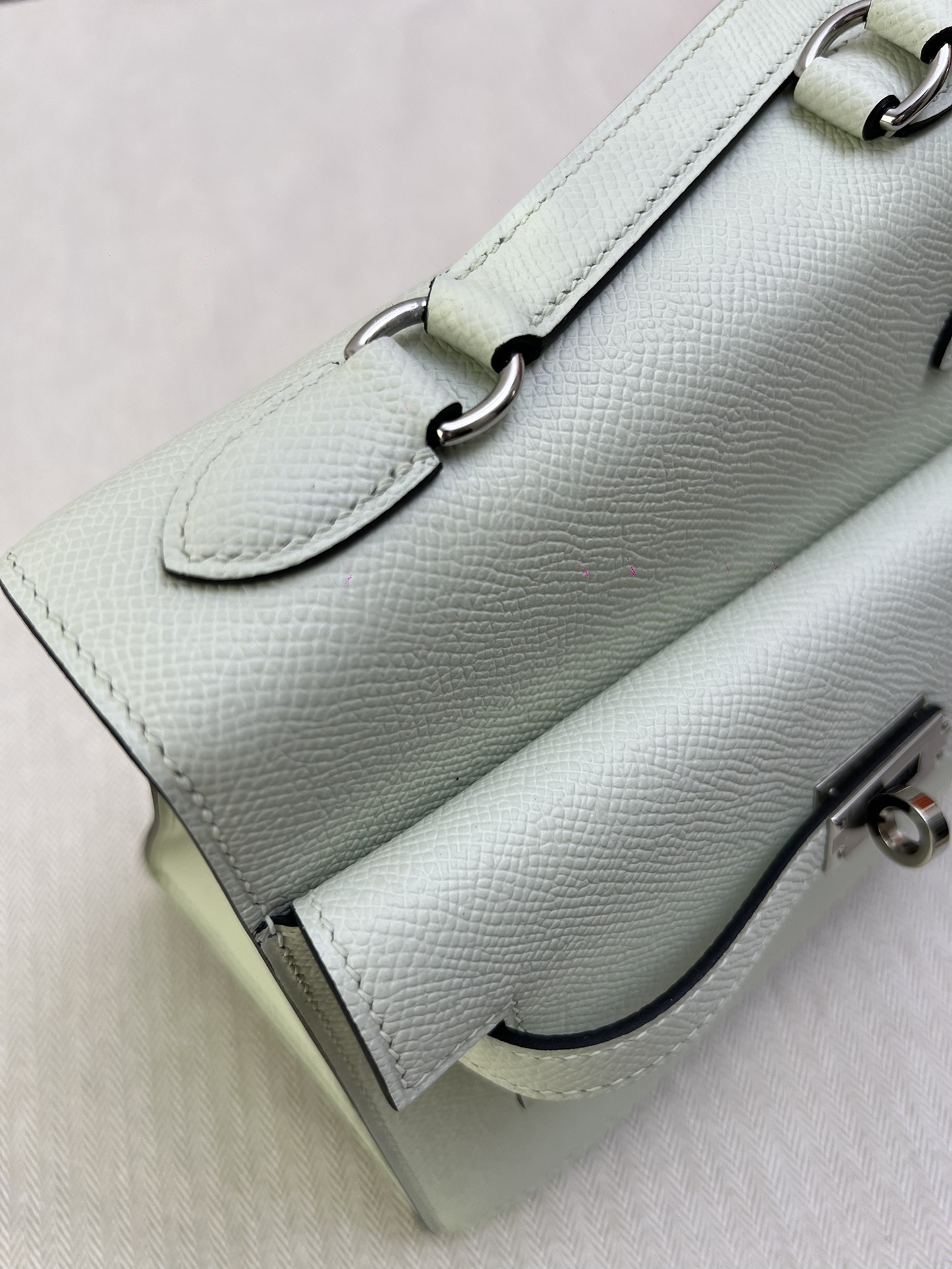Hermès Model: Double-Faced Kelly Color: Elephant Gray with Silver Buckle Dimensions: 20*11.4*5.58cm 