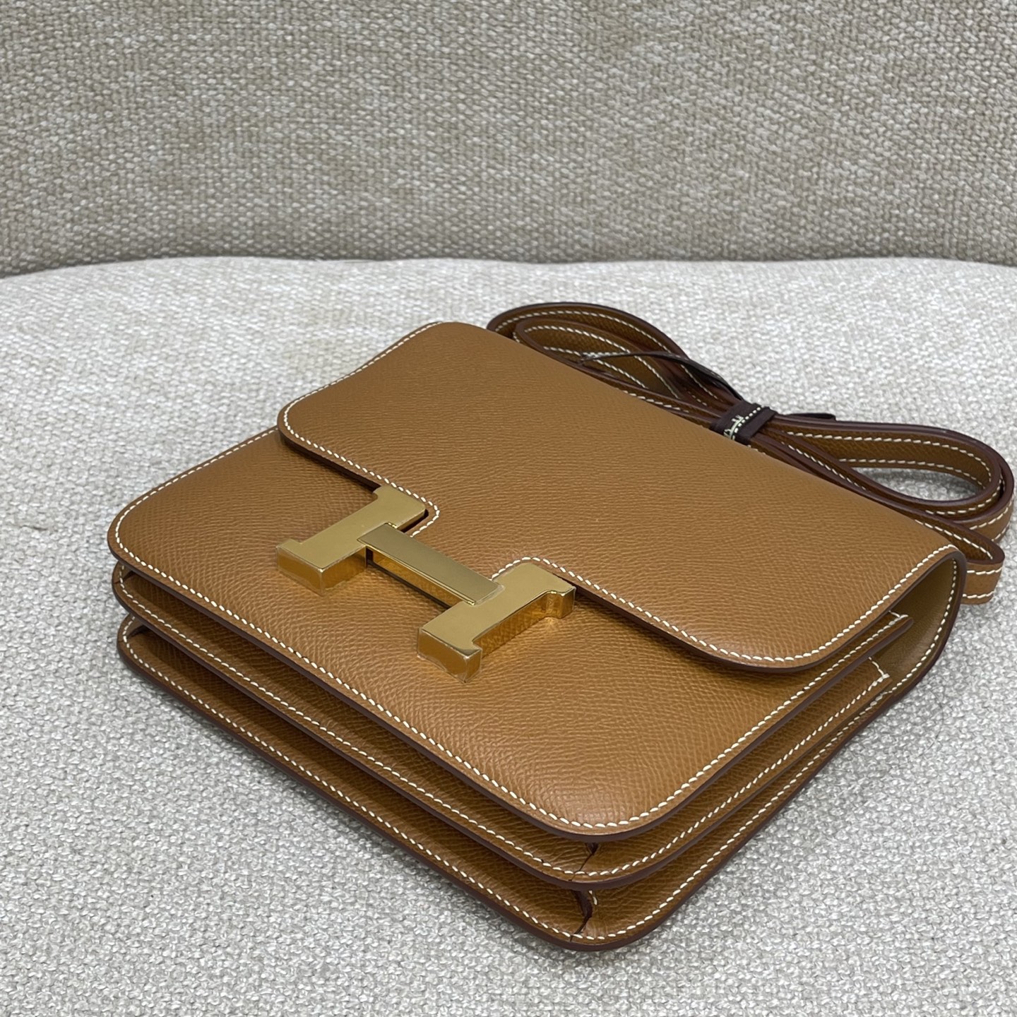 Hermès Model: Constance 19 Color: Golden Brown with Gold Buckle Dimensions: 19cm x 15cm x 4cm