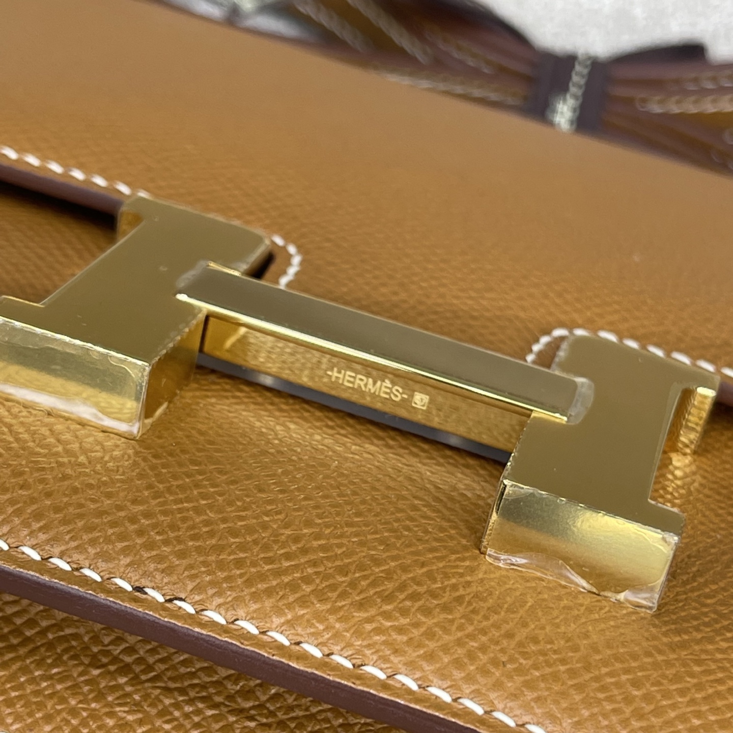 Hermès Model: Constance 19 Color: Golden Brown with Gold Buckle Dimensions: 19cm x 15cm x 4cm