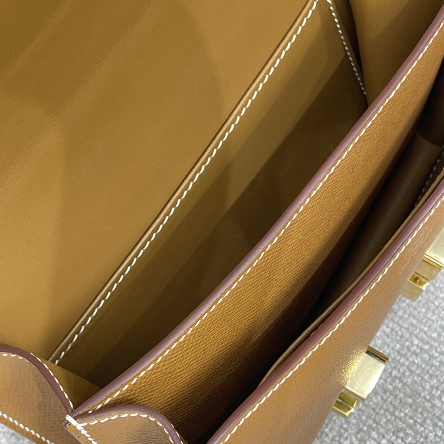 Hermès Model: Constance 19 Color: Golden Brown with Gold Buckle Dimensions: 19cm x 15cm x 4cm