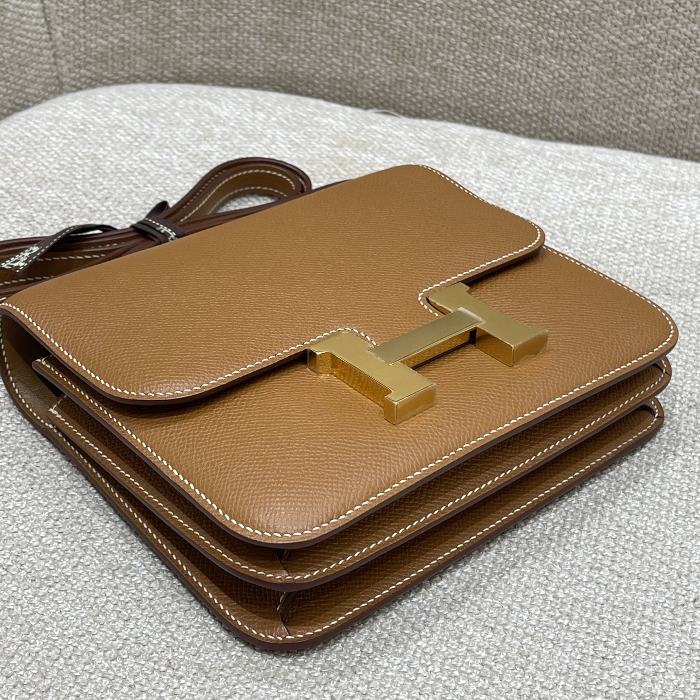 Hermès Model: Constance 19 Color: Golden Brown with Gold Buckle Dimensions: 19cm x 15cm x 4cm