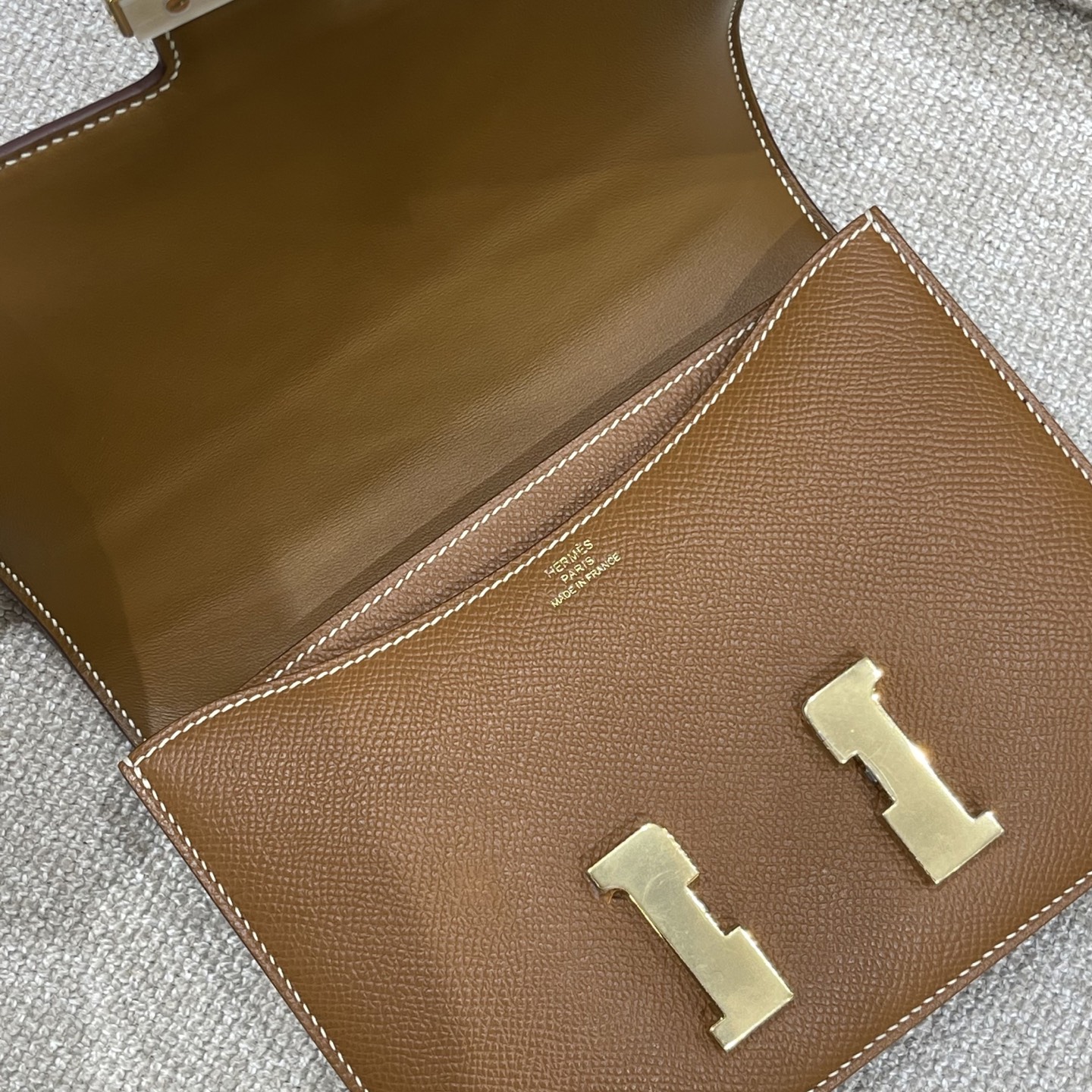 Hermès Model: Constance 19 Color: Golden Brown with Gold Buckle Dimensions: 19cm x 15cm x 4cm