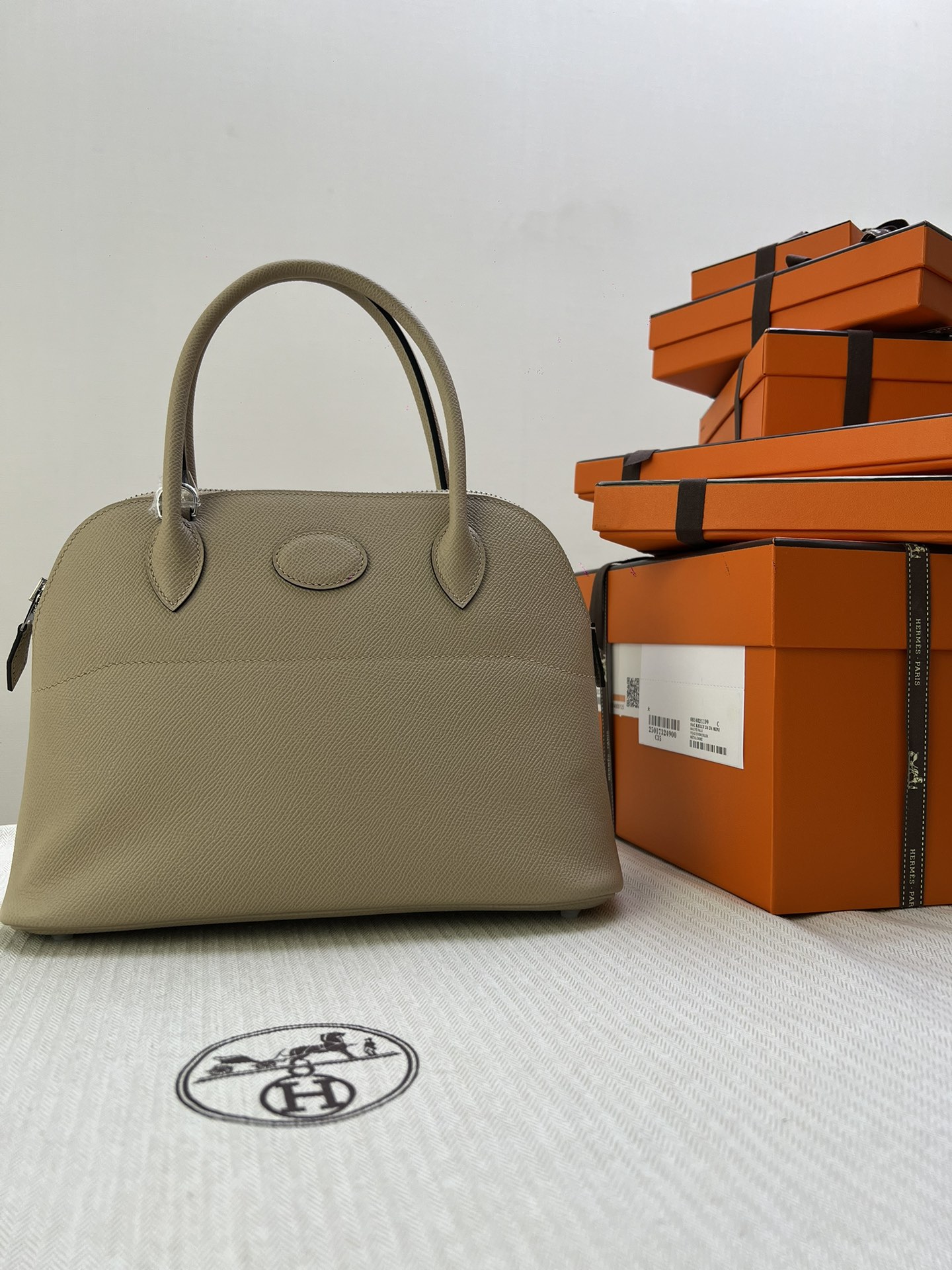 Hermès Model: Bolide 27 Color: Trench Gray Silver Dimensions: 27x20x11cm