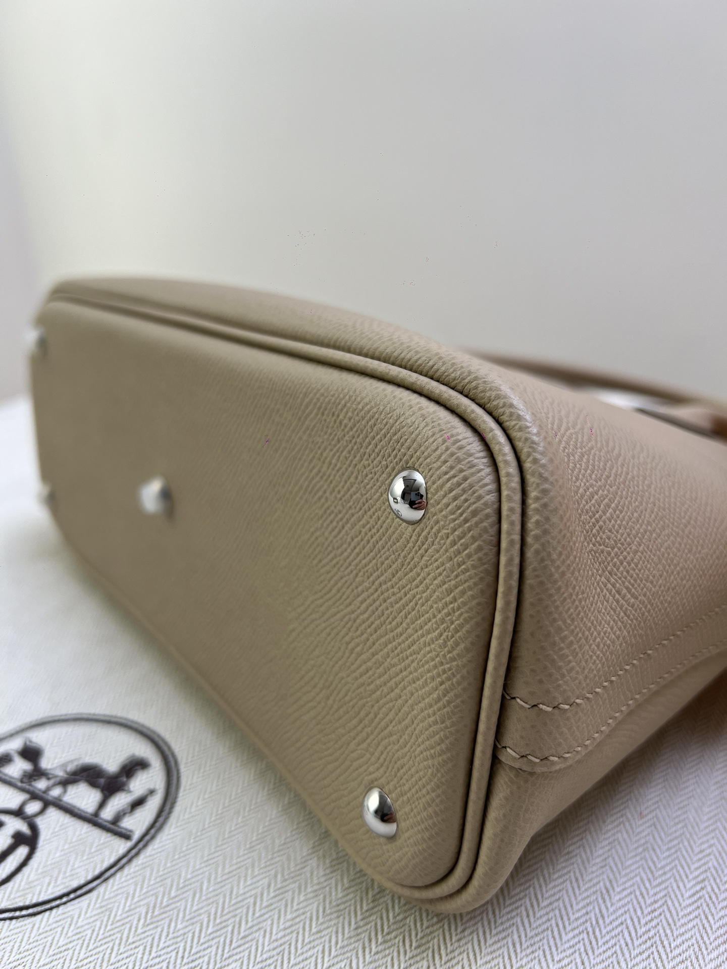 Hermès Model: Bolide 27 Color: Trench Gray Silver Dimensions: 27x20x11cm