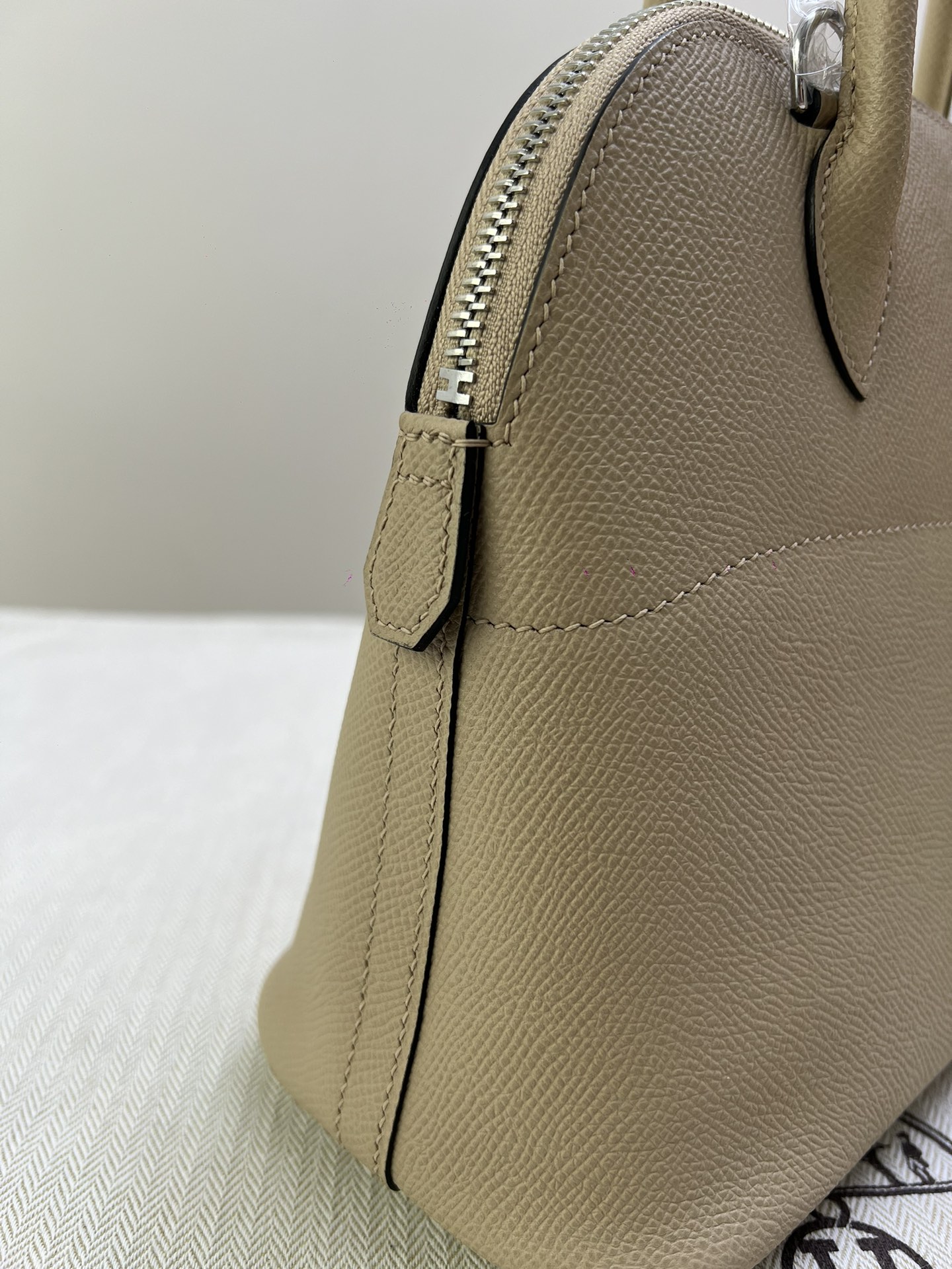 Hermès Model: Bolide 27 Color: Trench Gray Silver Dimensions: 27x20x11cm