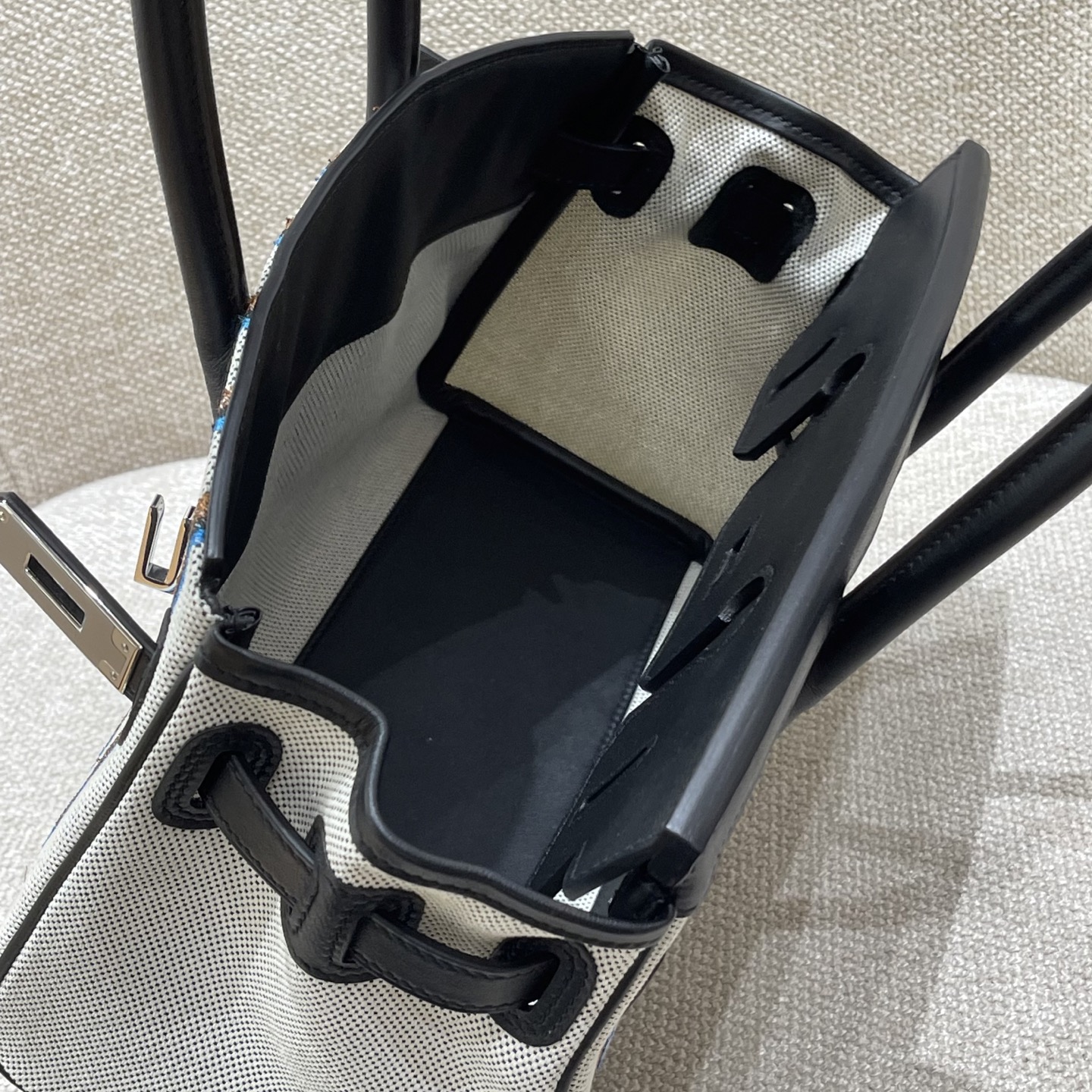 Hermès Model: Shoulder 29 Color: Black with silver hardware Dimensions: 29cm x 16cm x 13.5cm