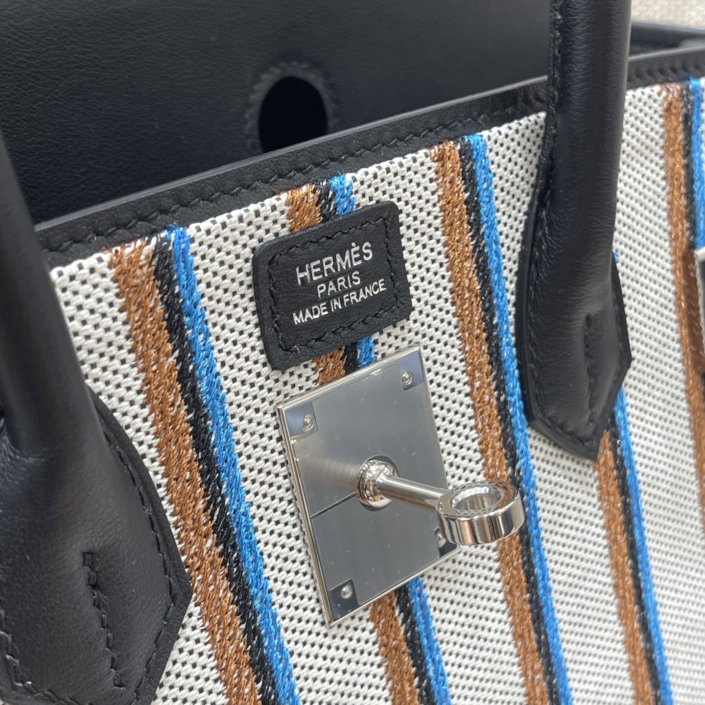 Hermès Model: Shoulder 29 Color: Black with silver hardware Dimensions: 29cm x 16cm x 13.5cm