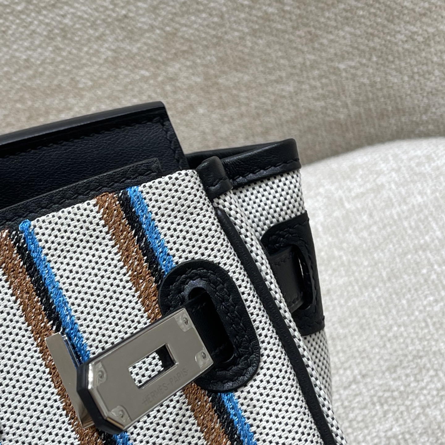 Hermès Model: Shoulder 29 Color: Black with silver hardware Dimensions: 29cm x 16cm x 13.5cm