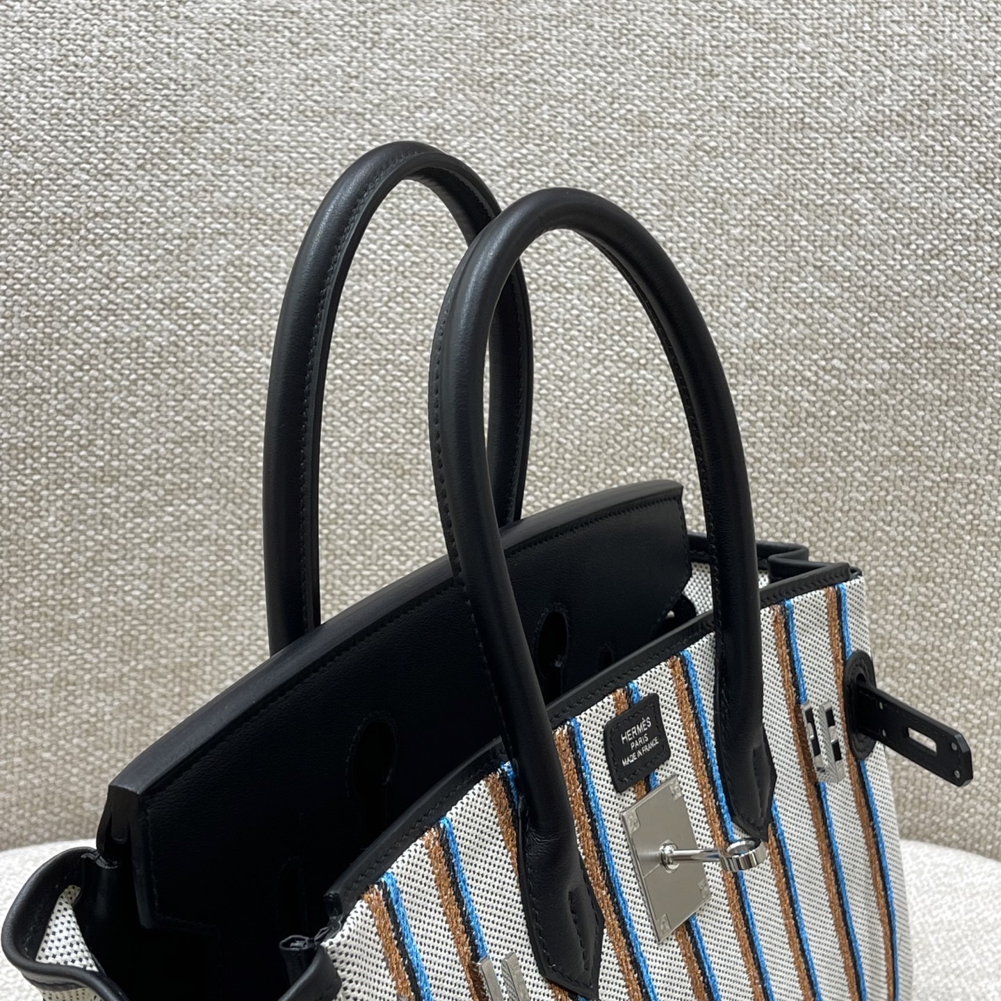 Hermès Model: Shoulder 29 Color: Black with silver hardware Dimensions: 29cm x 16cm x 13.5cm