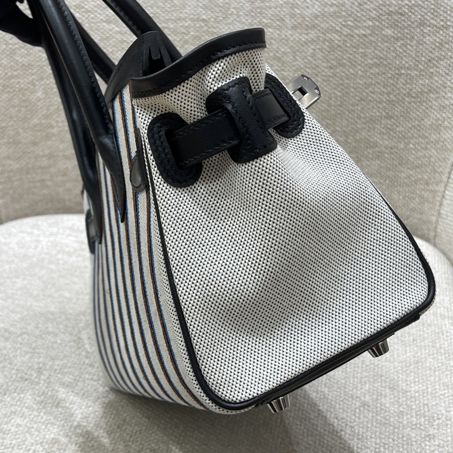 Hermès Model: Shoulder 29 Color: Black with silver hardware Dimensions: 29cm x 16cm x 13.5cm