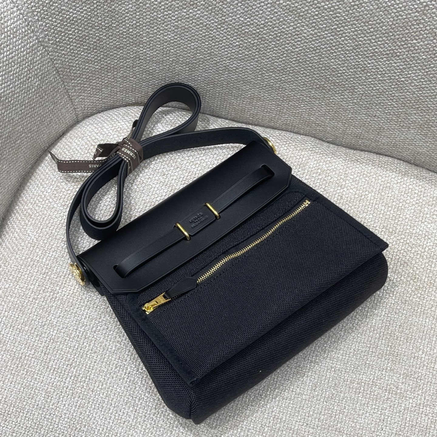 Hermès Model: mini herbag Color: Panda Black with Gold Hardware Dimensions: 20*17*7cm