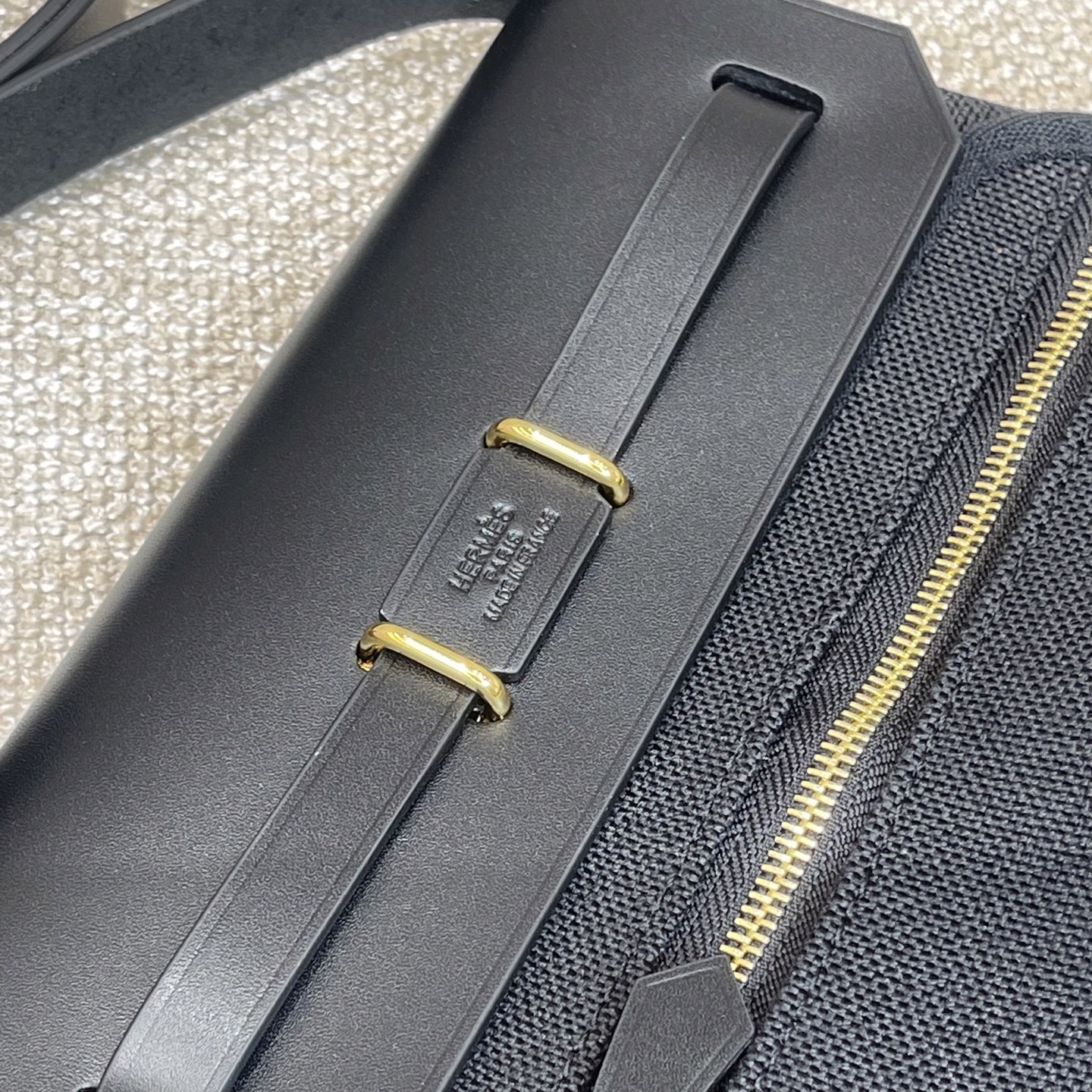 Hermès Model: mini herbag Color: Panda Black with Gold Hardware Dimensions: 20*17*7cm