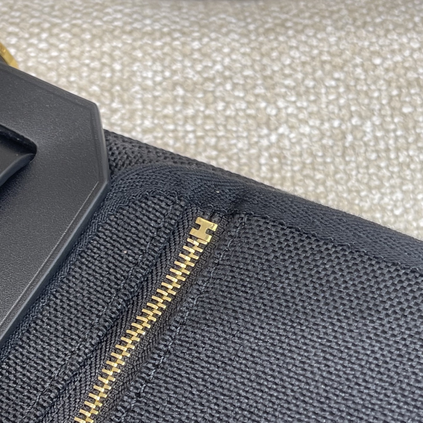 Hermès Model: mini herbag Color: Panda Black with Gold Hardware Dimensions: 20*17*7cm