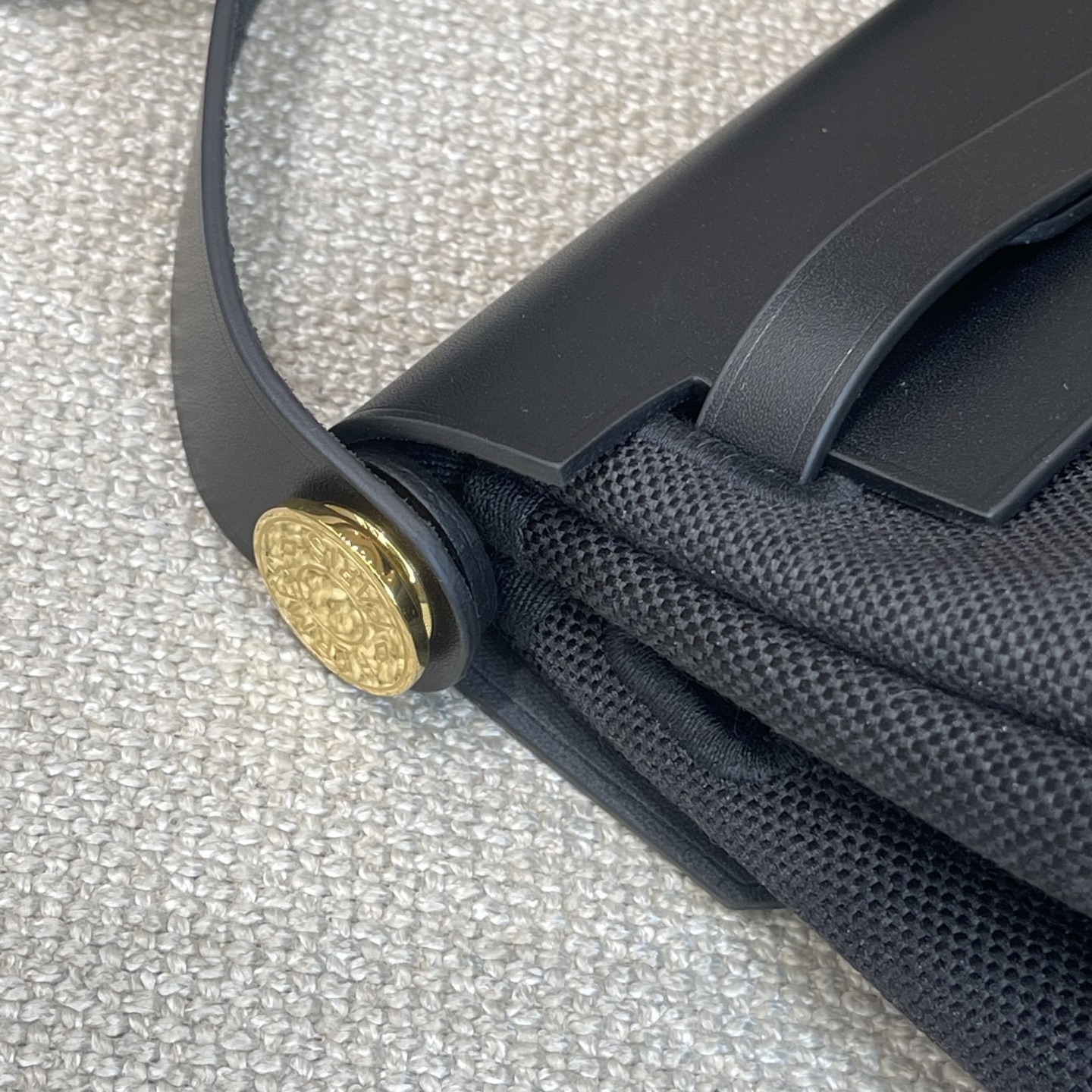 Hermès Model: mini herbag Color: Panda Black with Gold Hardware Dimensions: 20*17*7cm