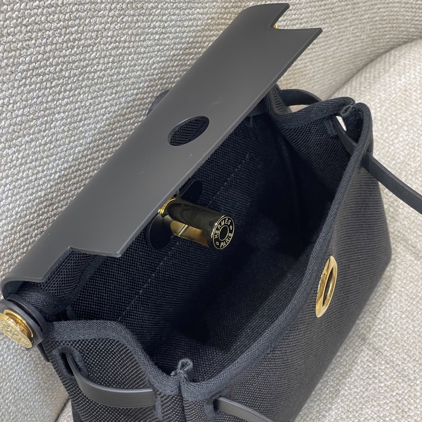 Hermès Model: mini herbag Color: Panda Black with Gold Hardware Dimensions: 20*17*7cm